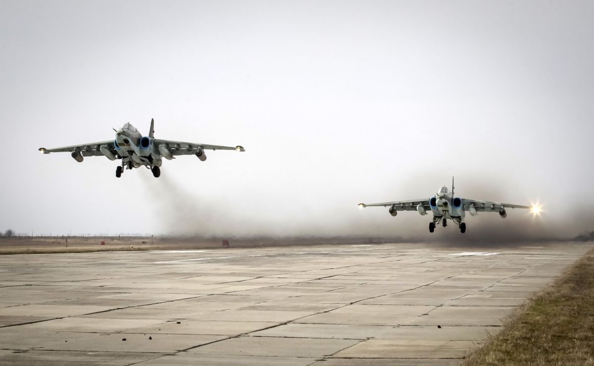 Russia cluster bombs Syria