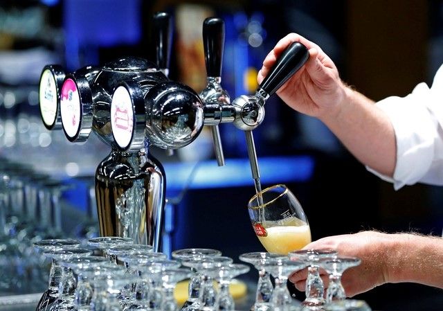 2015-10-07T184625Z_1_LYNXNPEB960XM_RTROPTP_3_SABMILLER-M-A-AB-INBEV 2015-10-07T184625Z_1_LYNXNPEB960XM_RTROPTP_3_SABMILLER-M-A-AB-INBEV