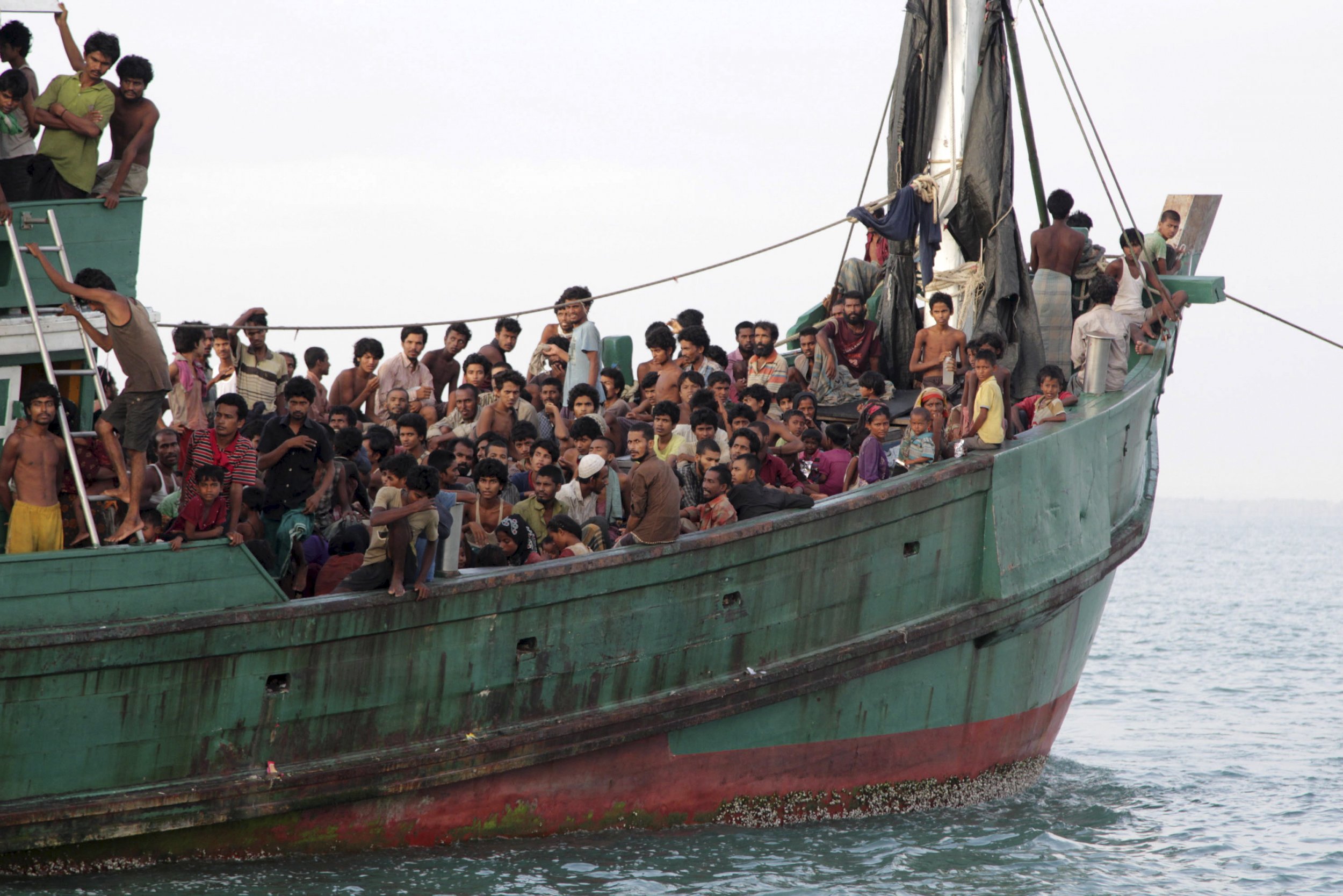 1020_rohingya_boat