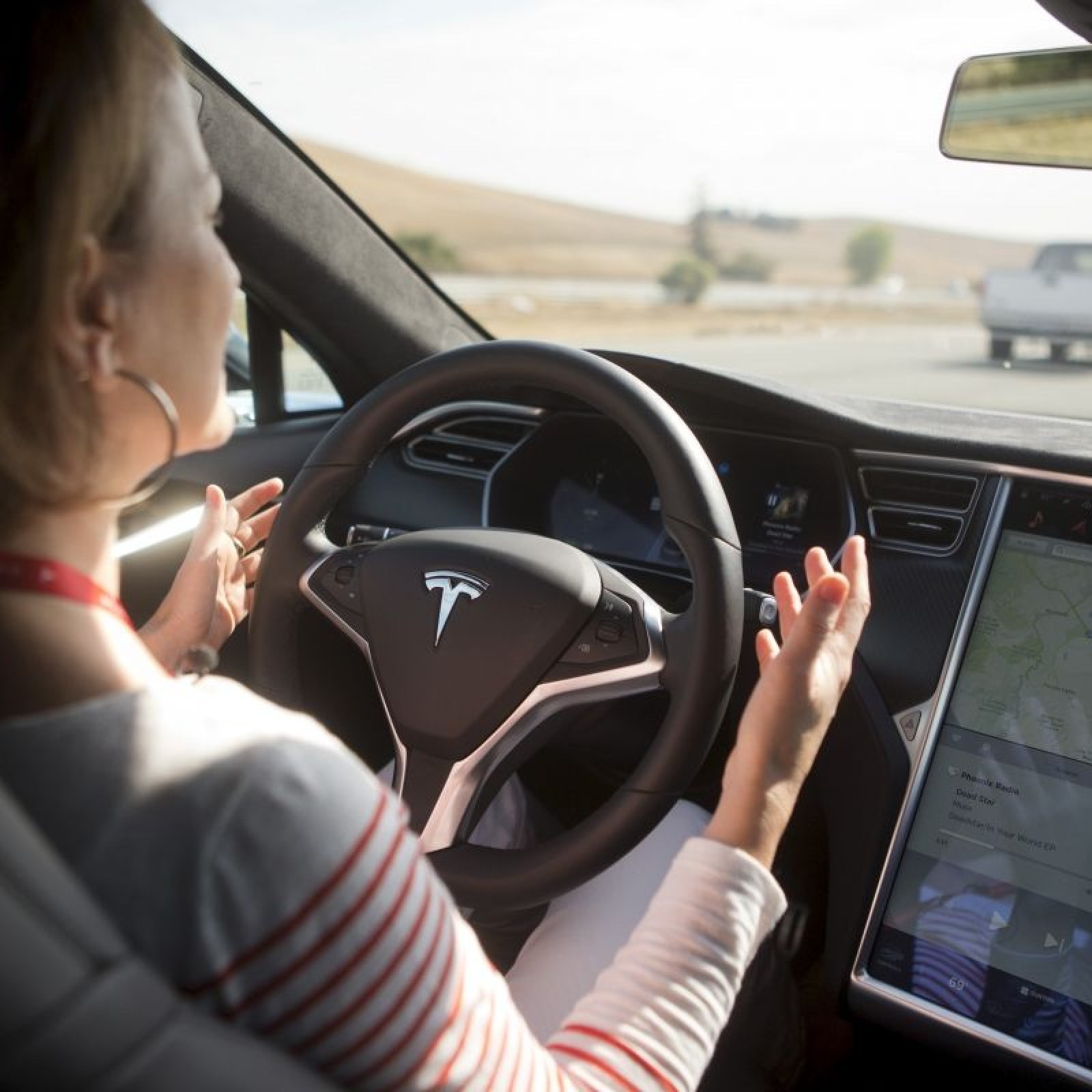 What Happens When You Take Your Hands Off the Wheel of a Tesla Car in 'Autopilot' Mode?