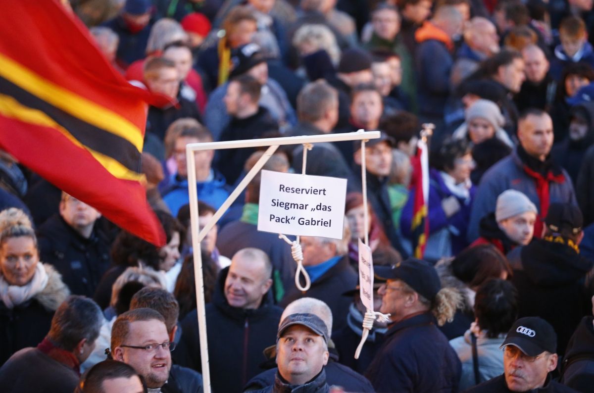 germany-under-pressure-to-crack-down-on-anti-refugee-hate-speech