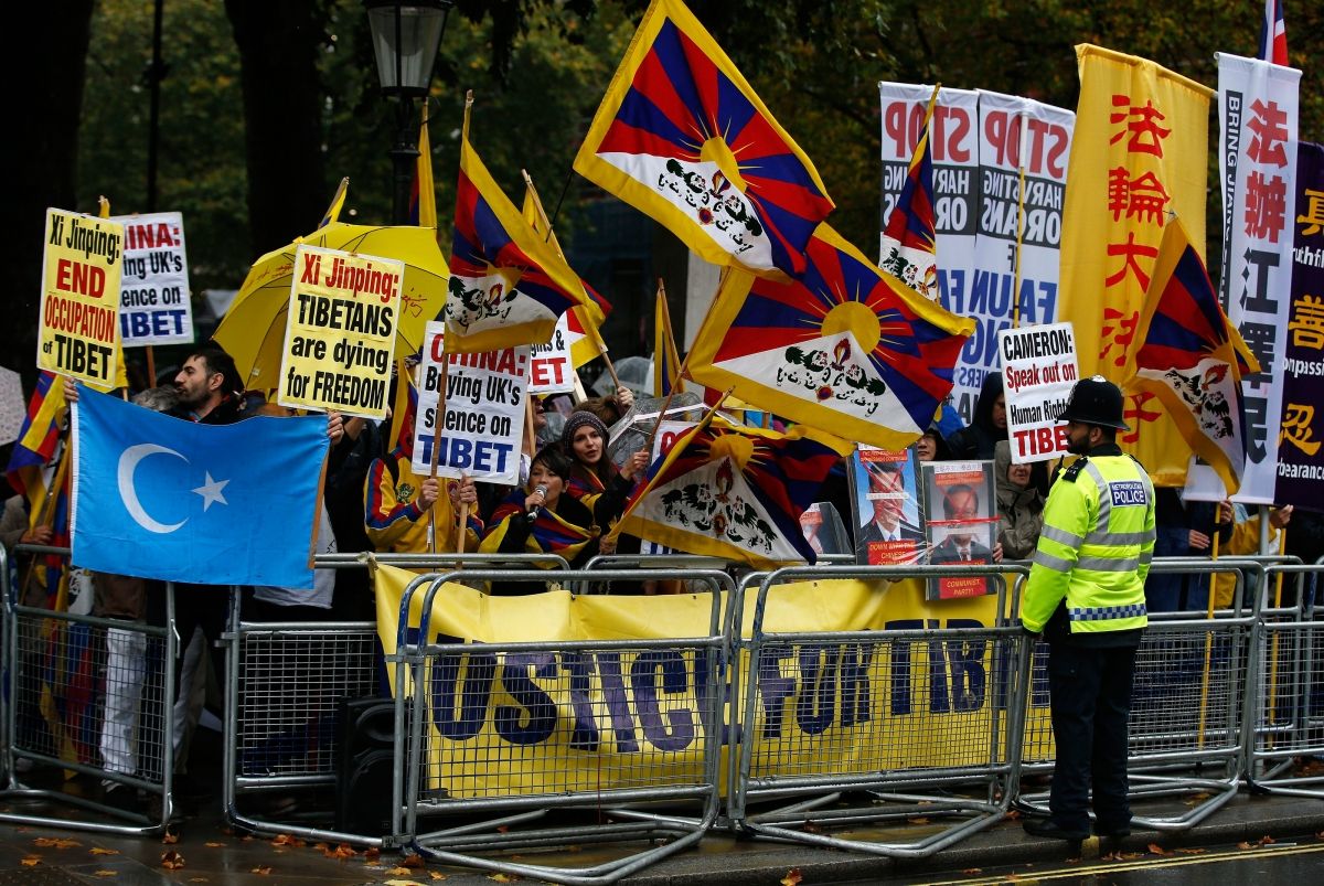 Uk Police Arrest Chinese And Tibetan Protesters During Xi Visit Newsweek 5182