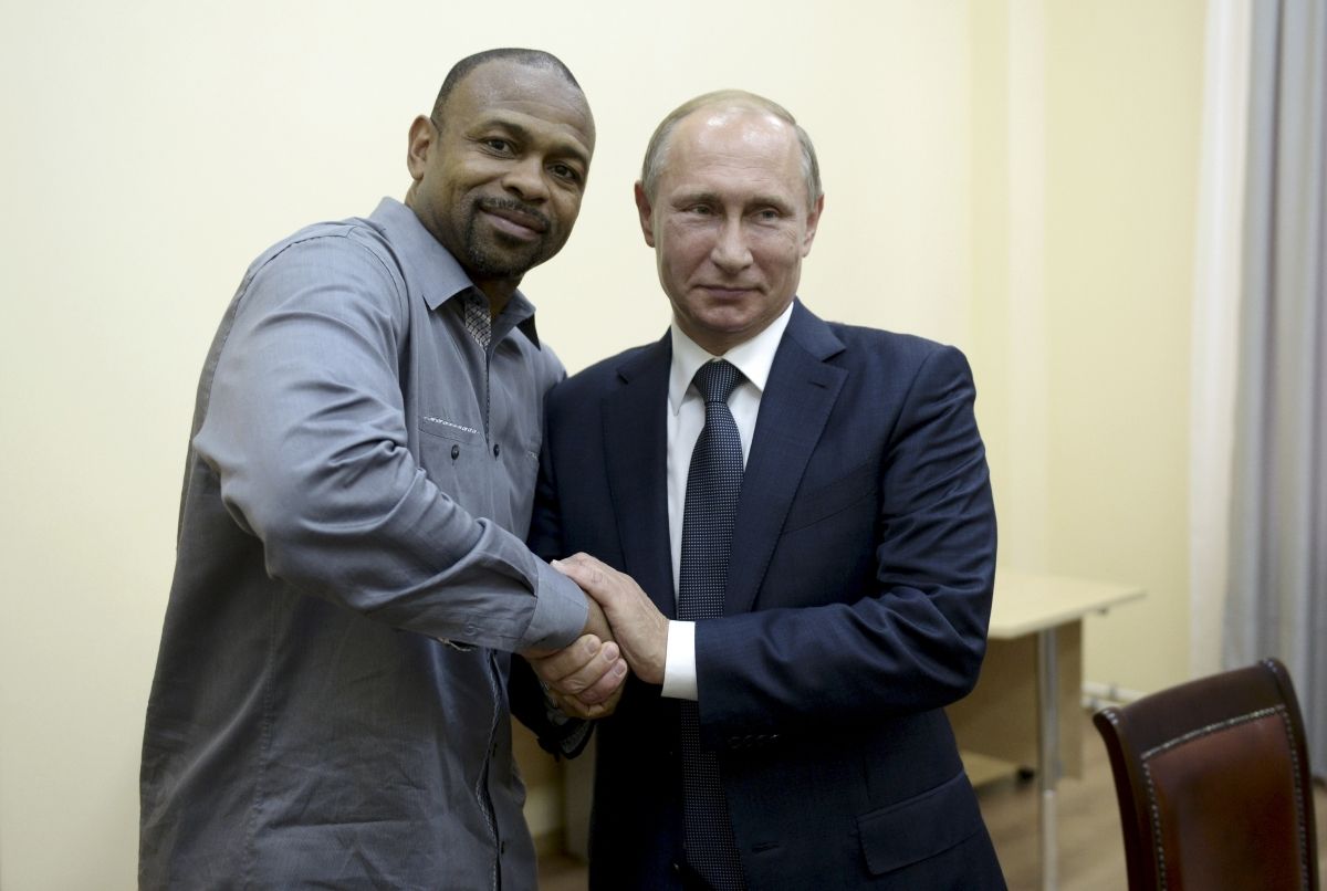 Roy Jones becomes Russian citizen