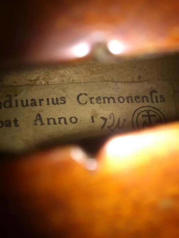 antonius stradivarius cremonensis faciebat anno 1722