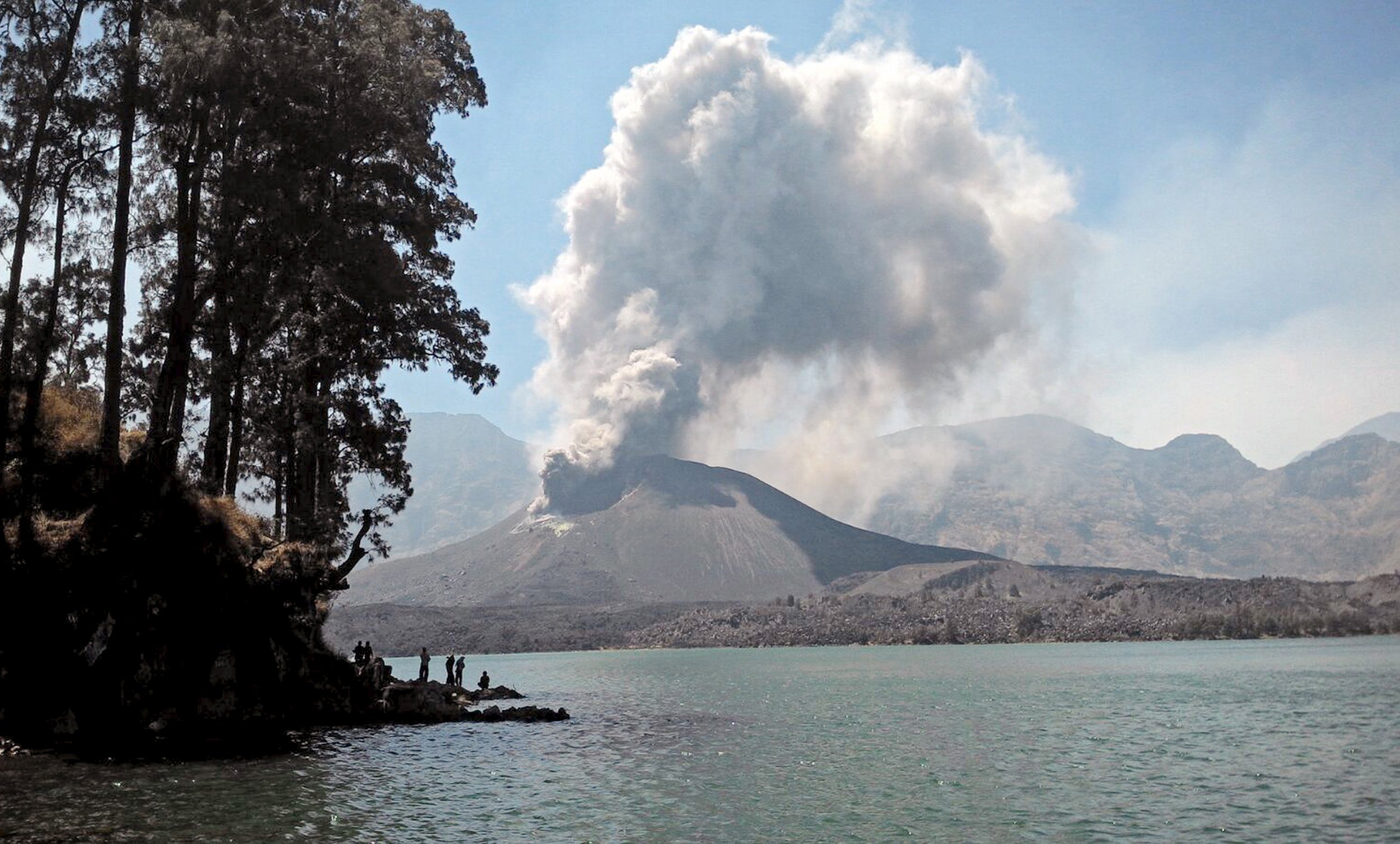 Volcanic Ash Cloud From Eruption at Mount Rinjani Grounds Planes for ...