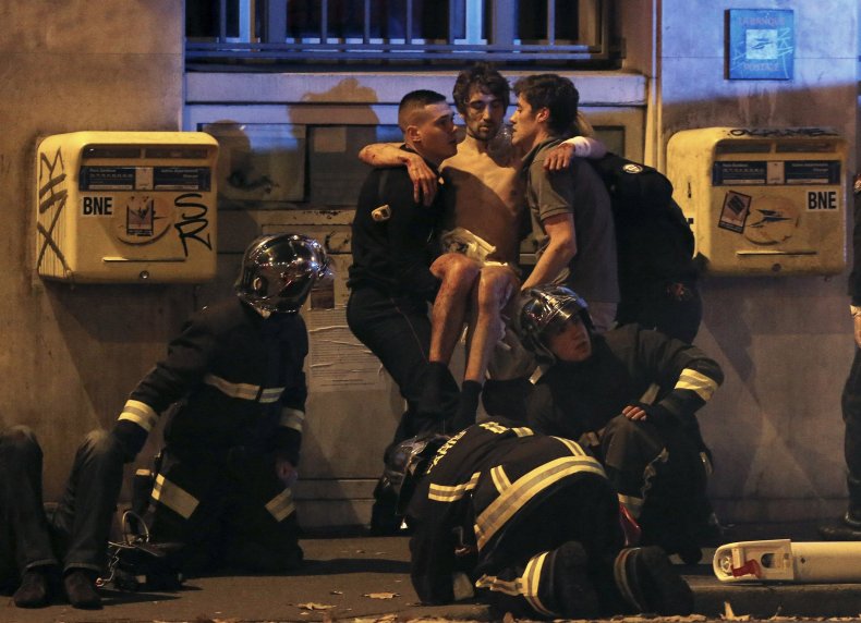 11_13_ParisAttacks_07
