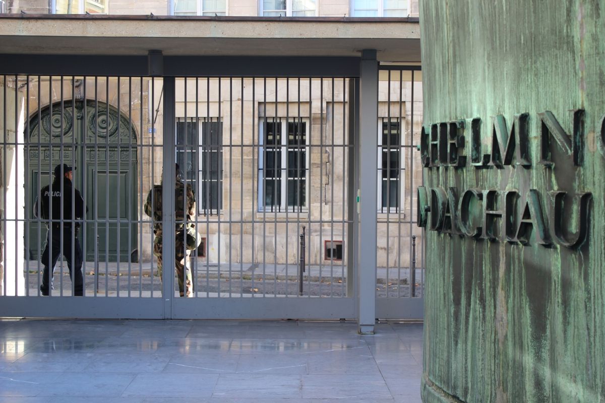 Guarding the Paris Holocaust memorial