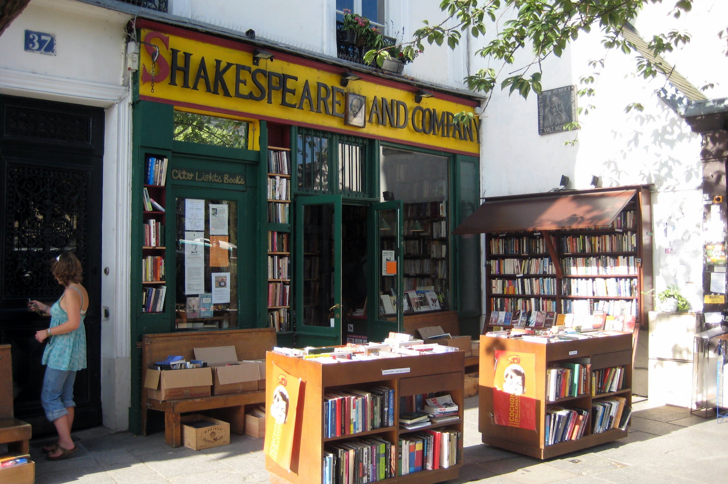 Tumbleweed Hotel, Shakespeare and Company