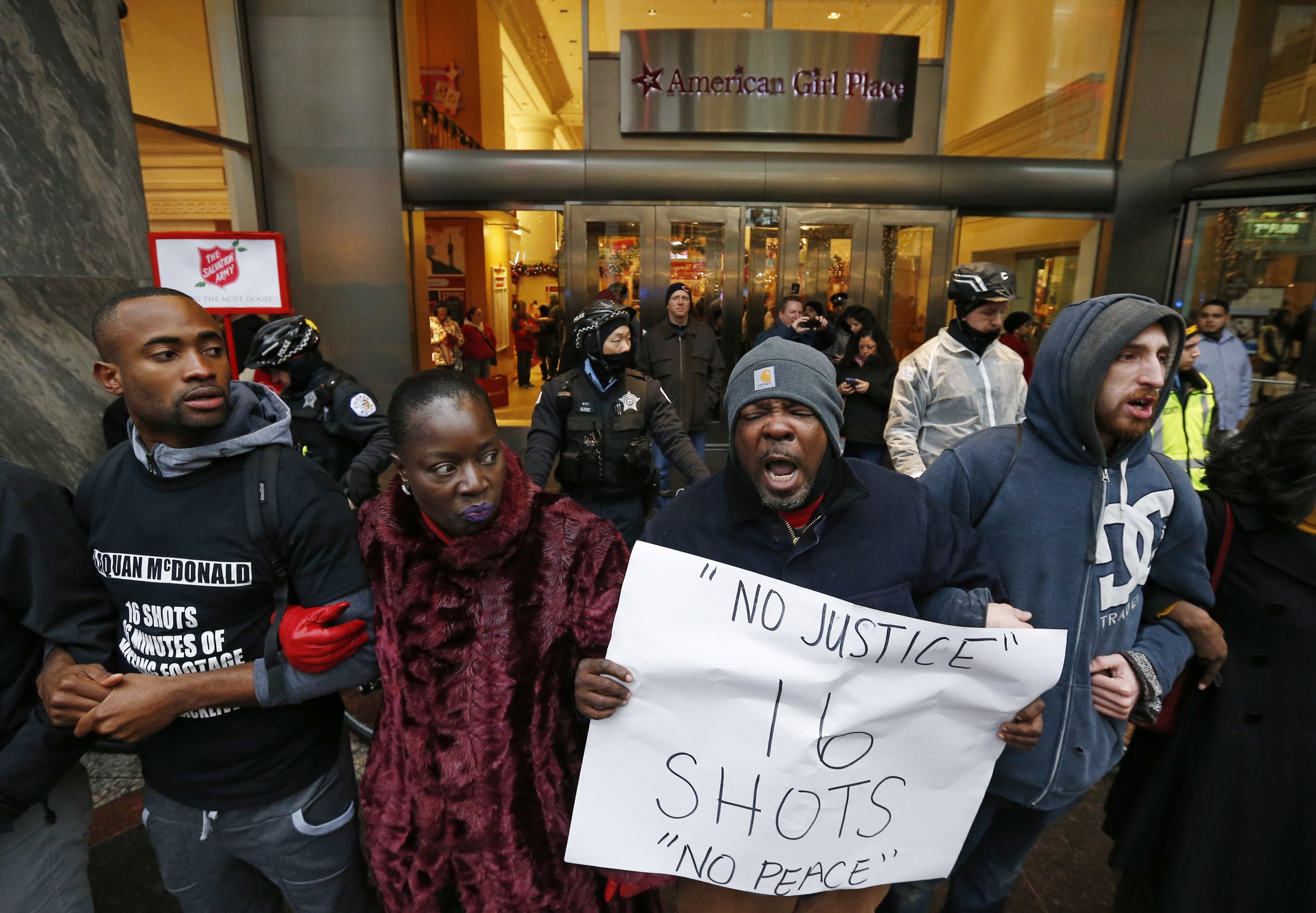 1127_Chicago Protest Shooting