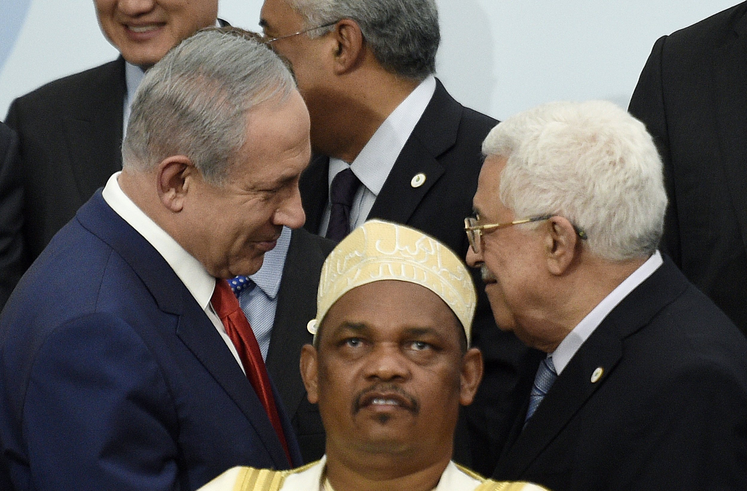 Israel Palestinian Netanyahu Abbas Shake Hands