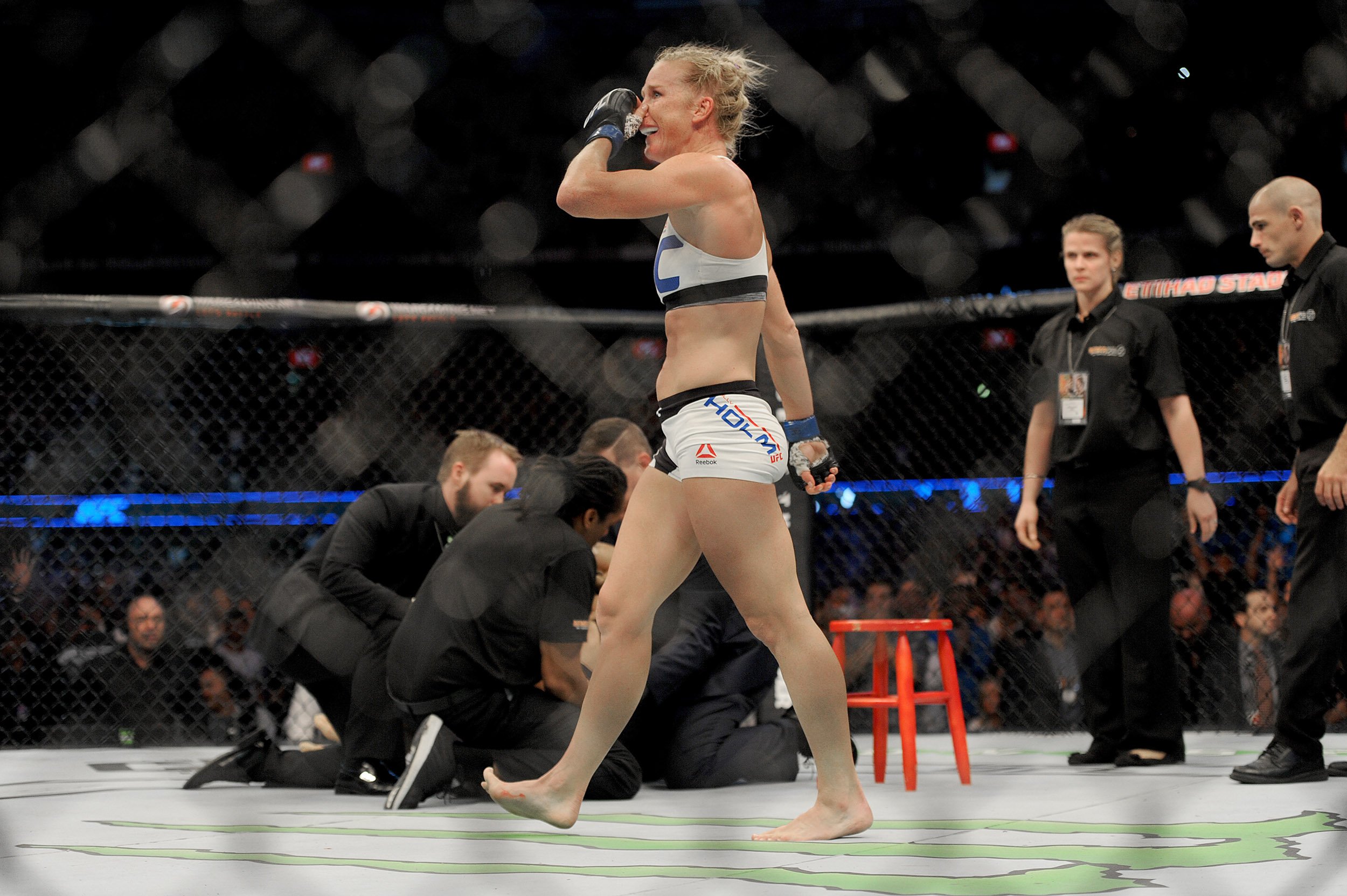 12_01_HollyHolm_01