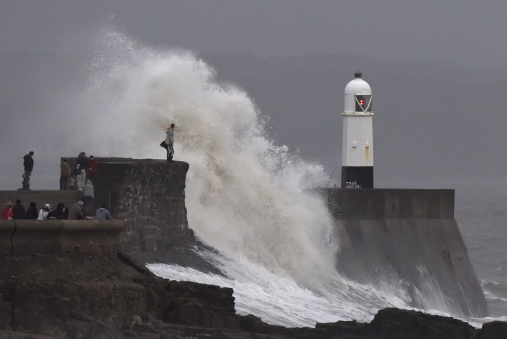 1206_ukstorm_2 1206_ukstorm_2