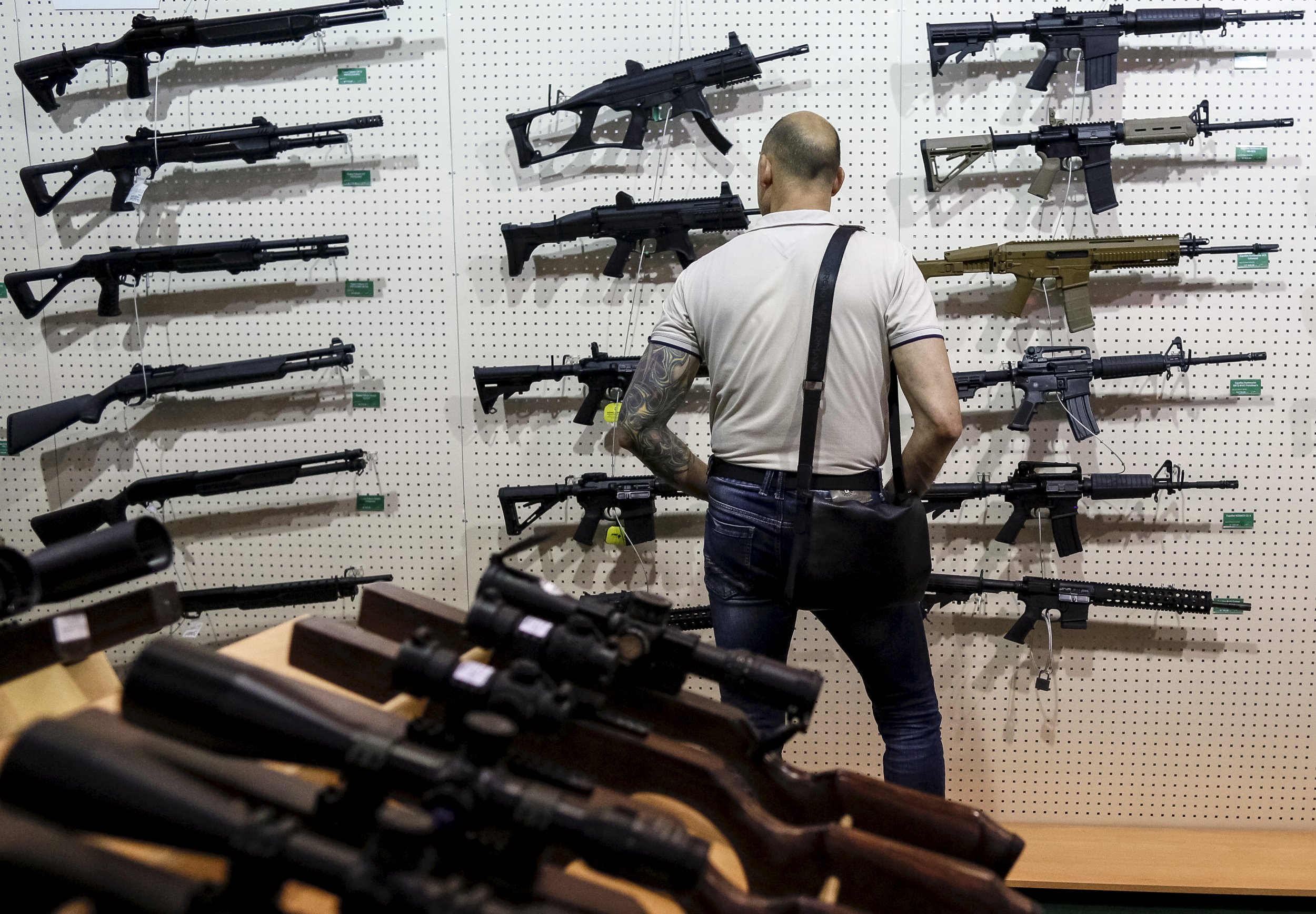 12_07_Guns_Men_01