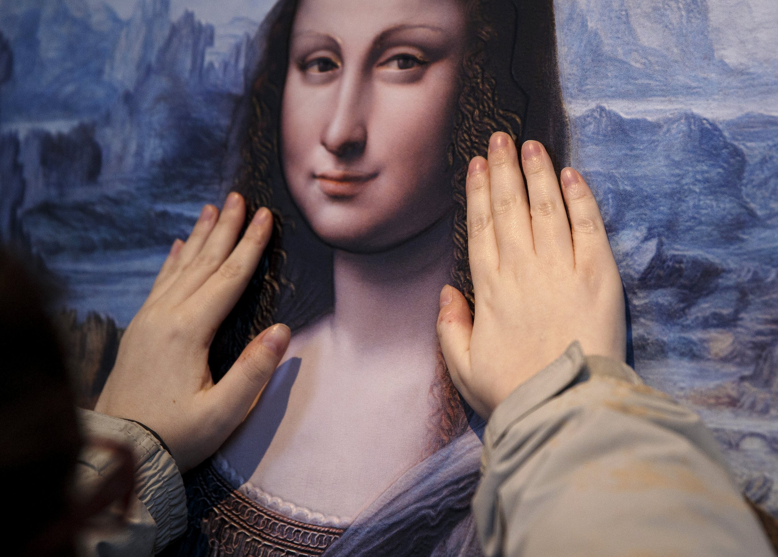 hidden pictures in the mona lisa