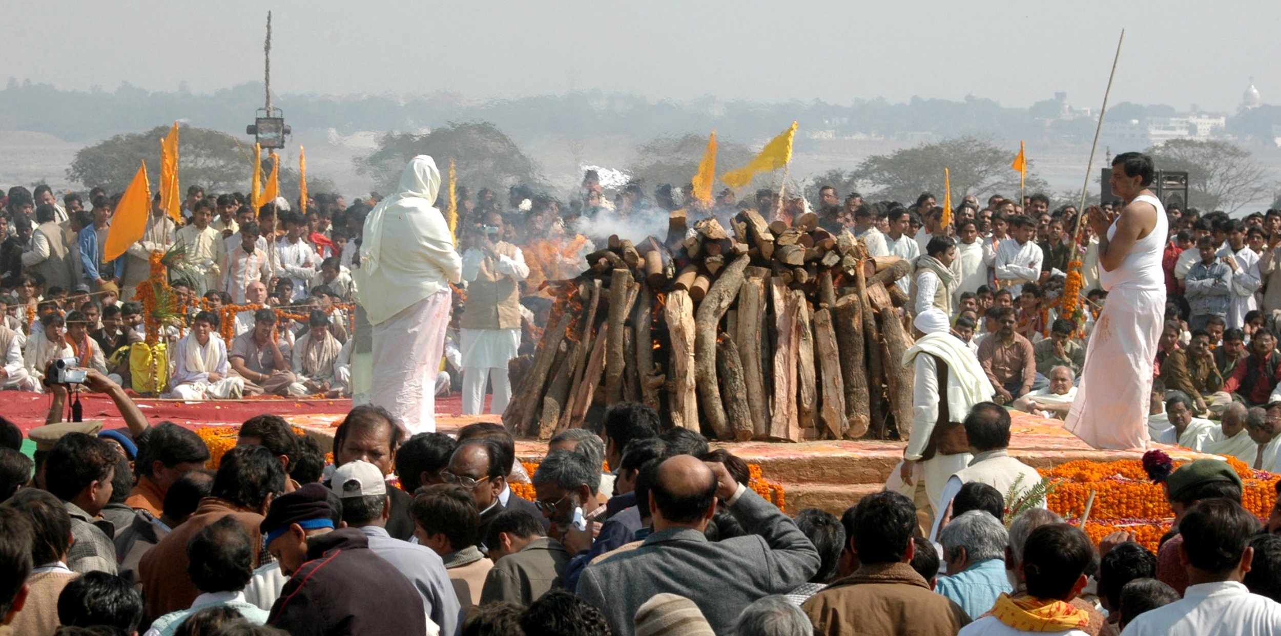 1209_Maharishi funeral
