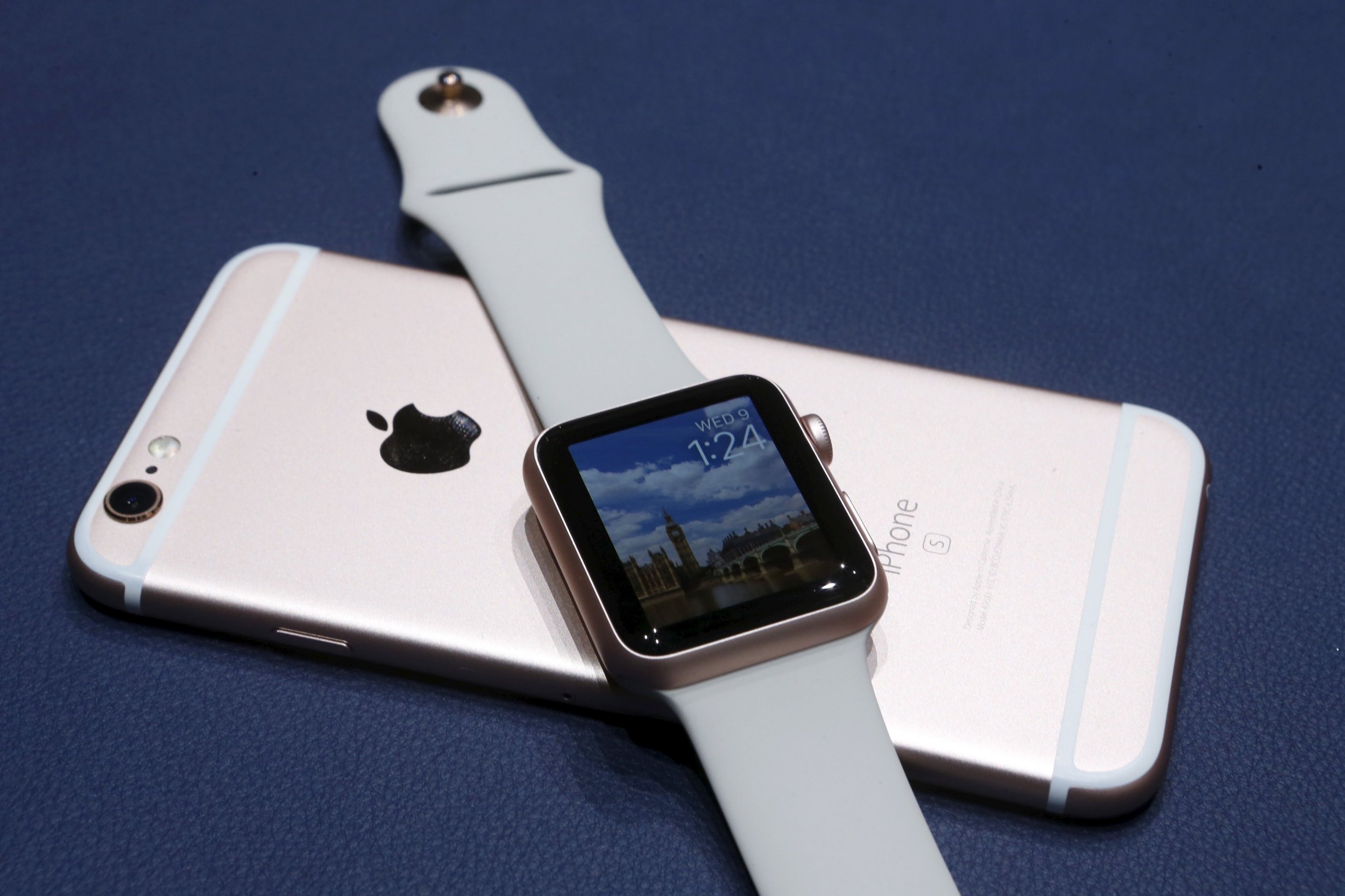 More Than Half of Americans Think Apple Watch Is a Dud So Far Survey