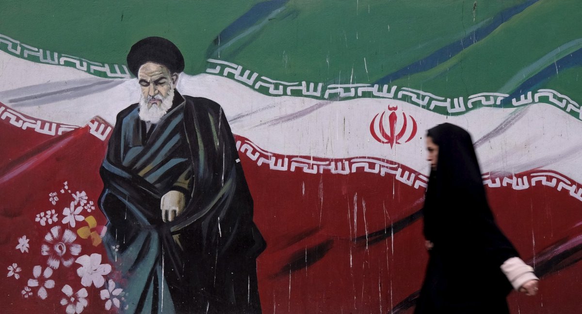 1216_Ayatollah_Khomeini_painting
