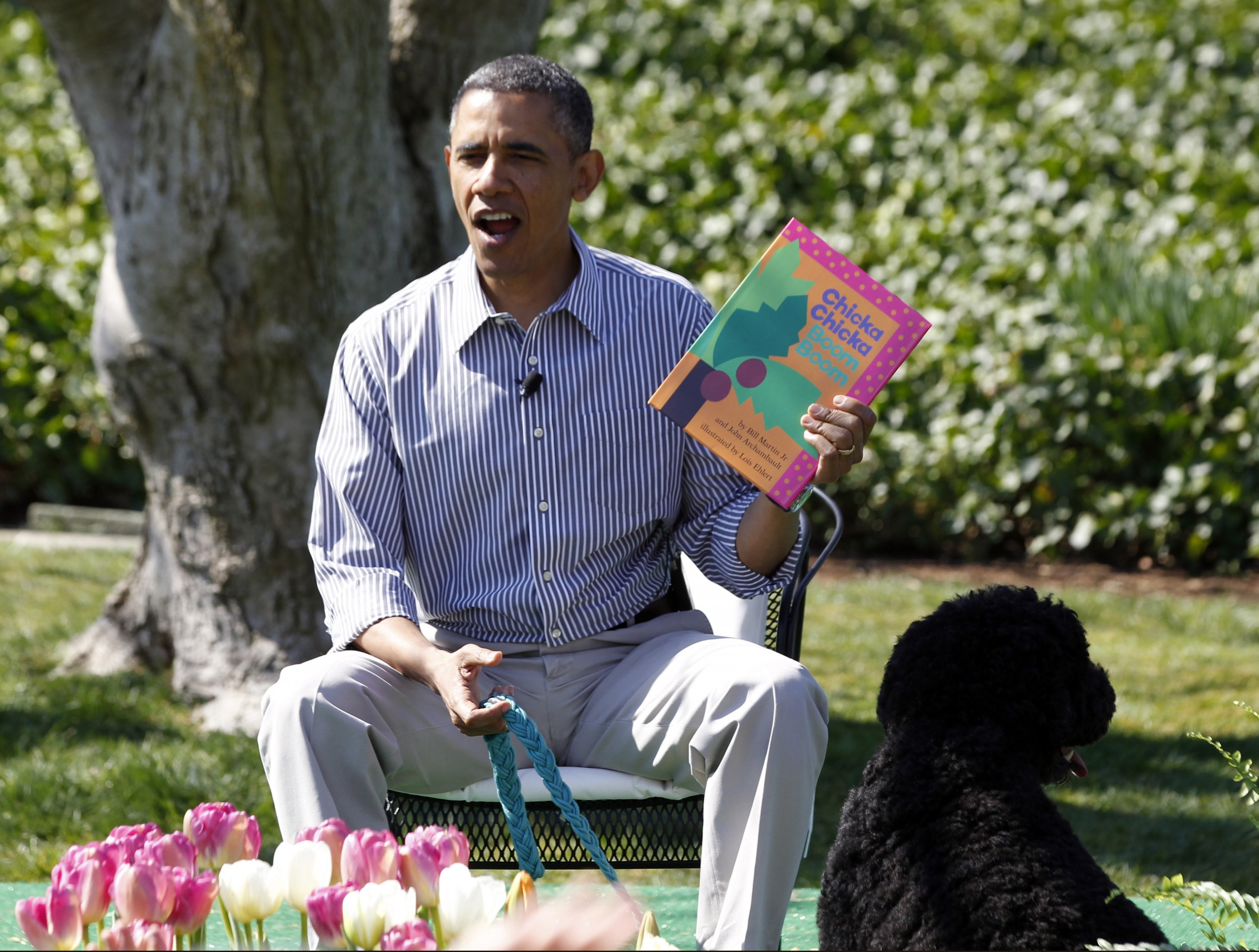 barack obama reading a book