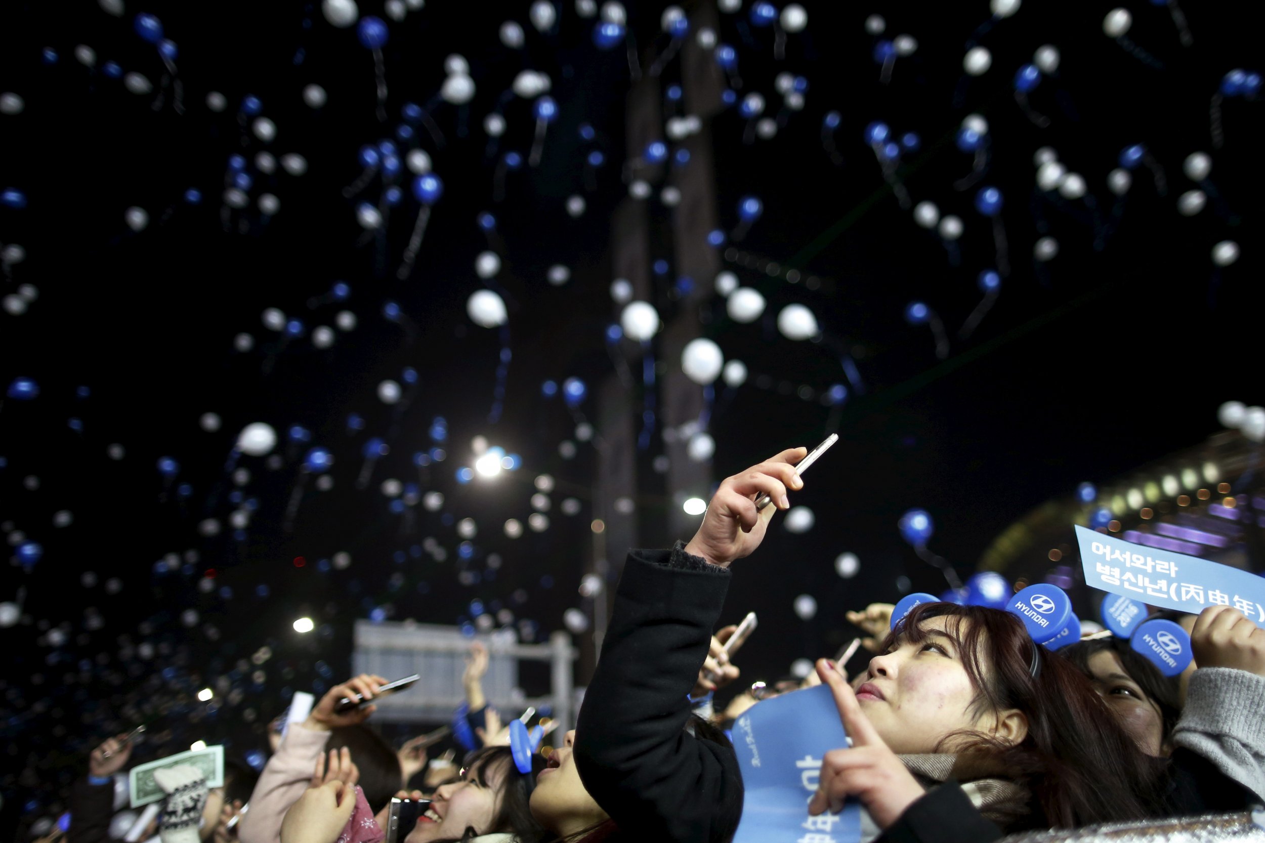 12-31-15 Seoul balloons