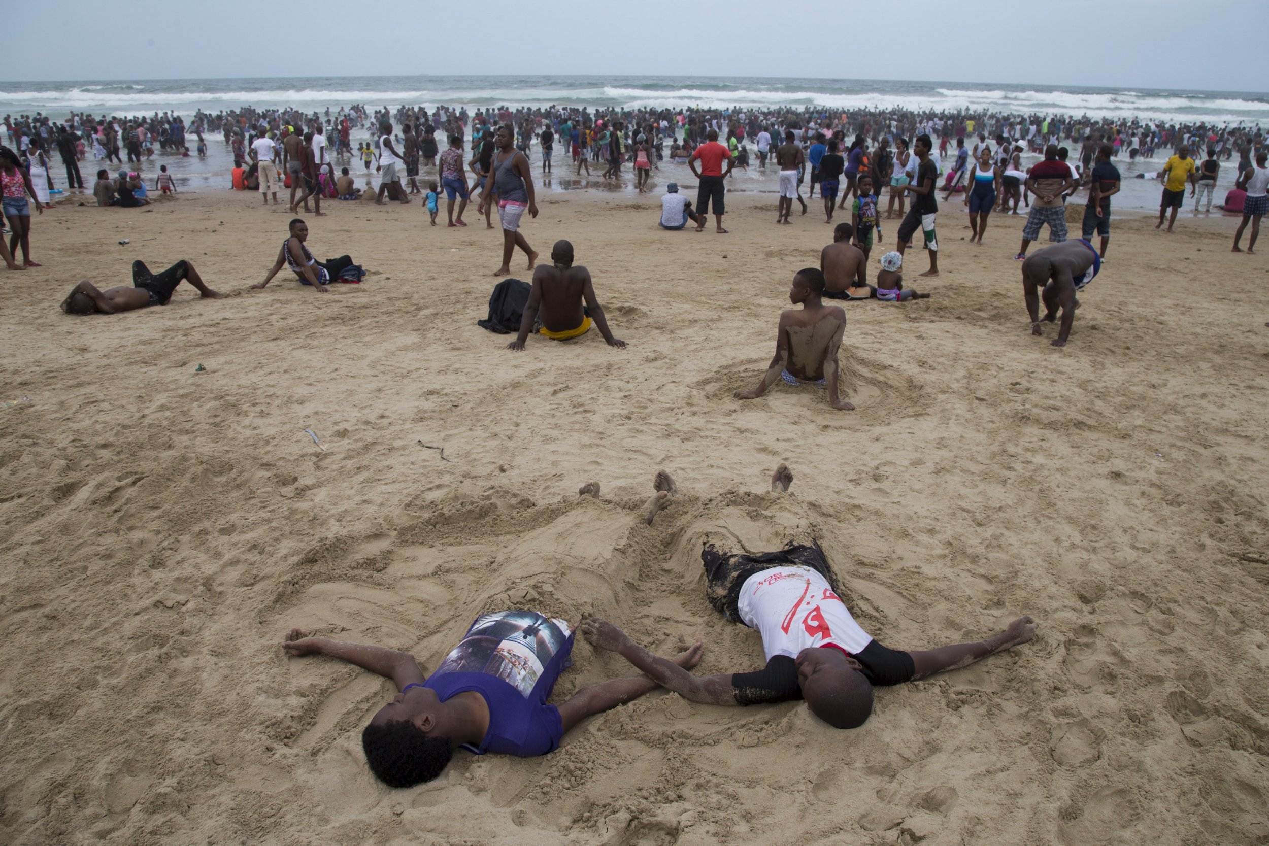 0107_South_Africa_beachgoers