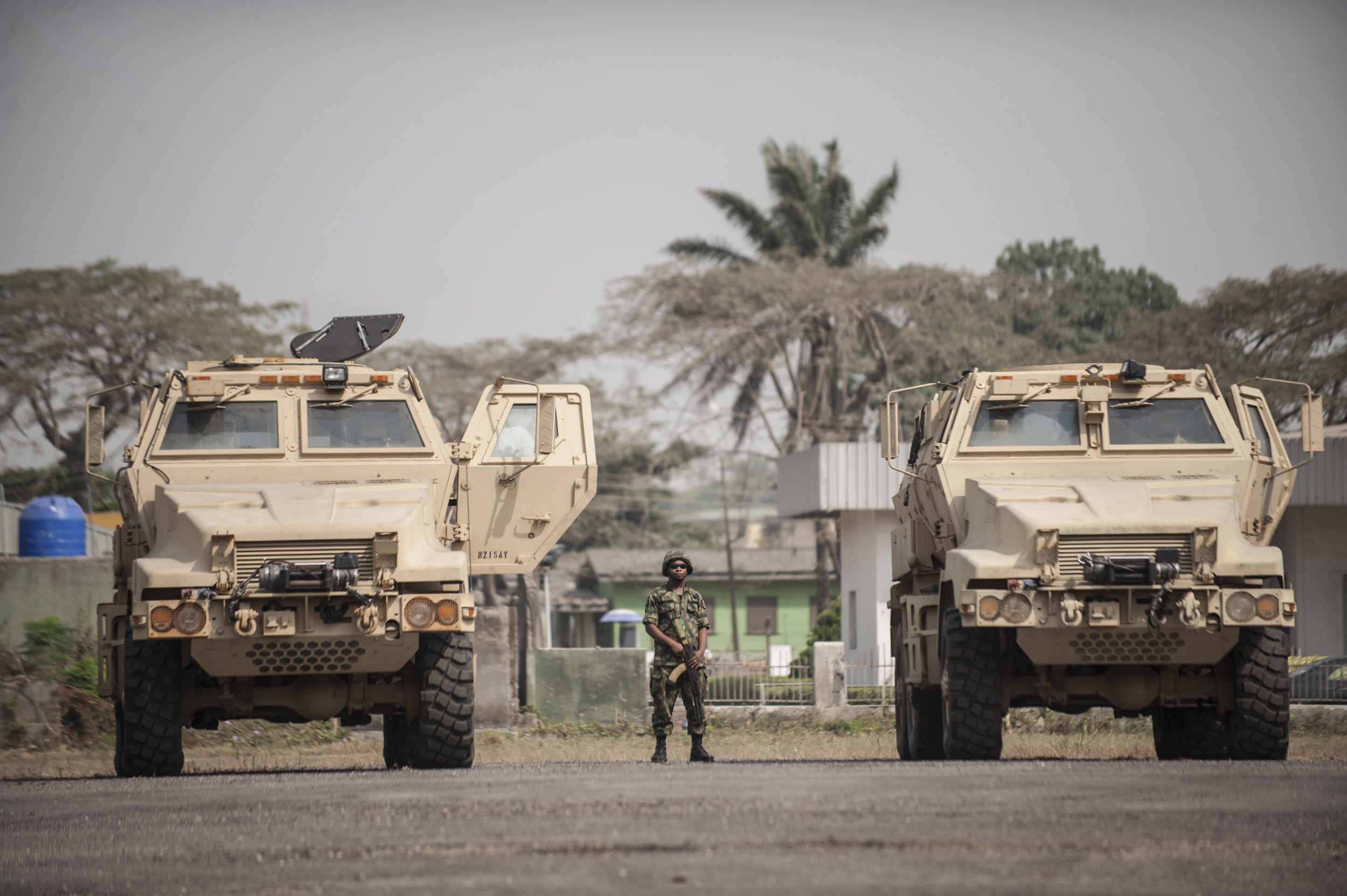 0108_Nigerian_soldier_US_vehicles