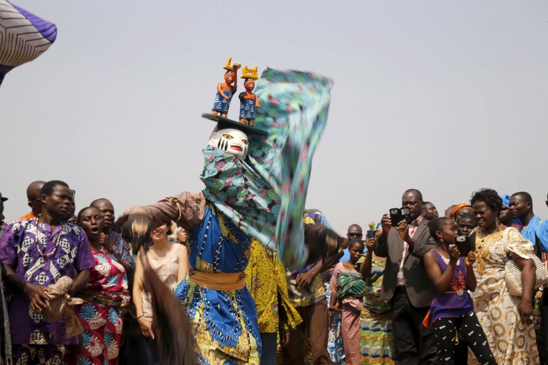 0111_Benin_voodoo_masquerade