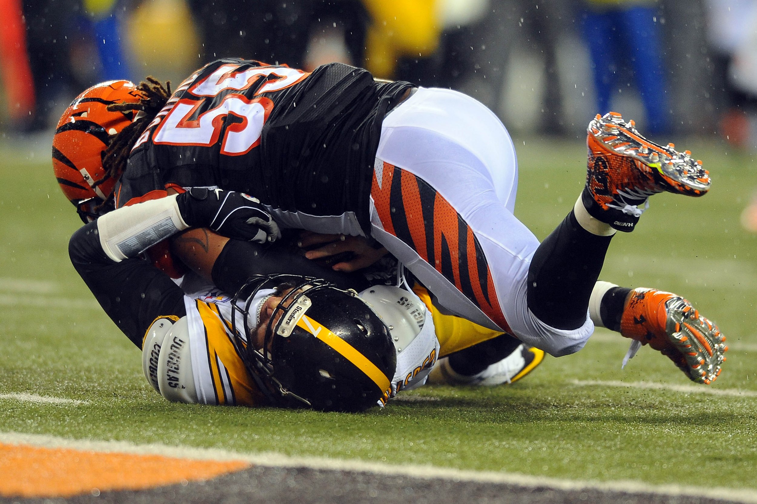 Steelers Bengals Wildcard Game Ends In Madness And Mayhem