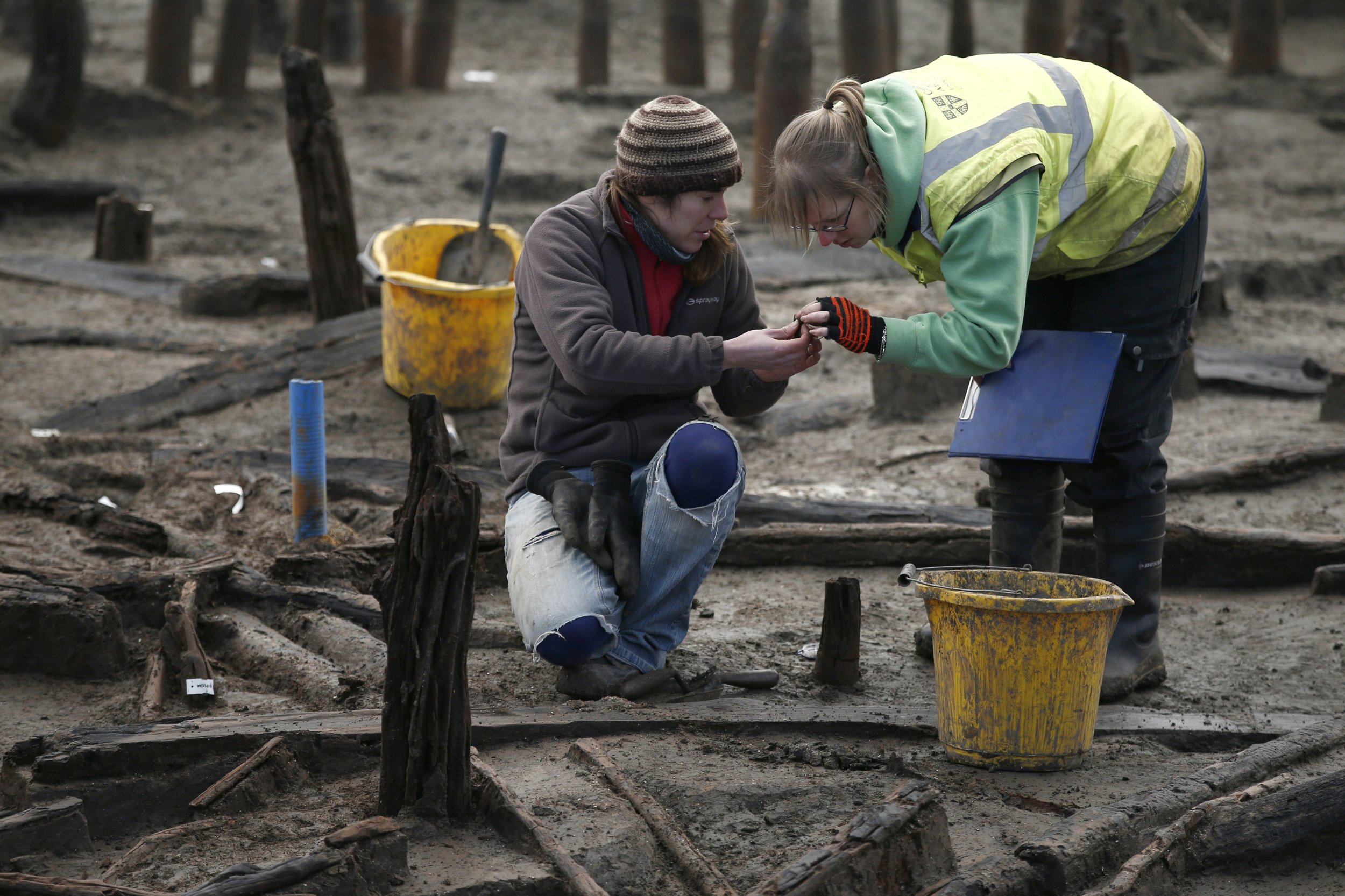 Archaeologists Find the 'Best Preserved' Bronze Age Homes in Britain ...