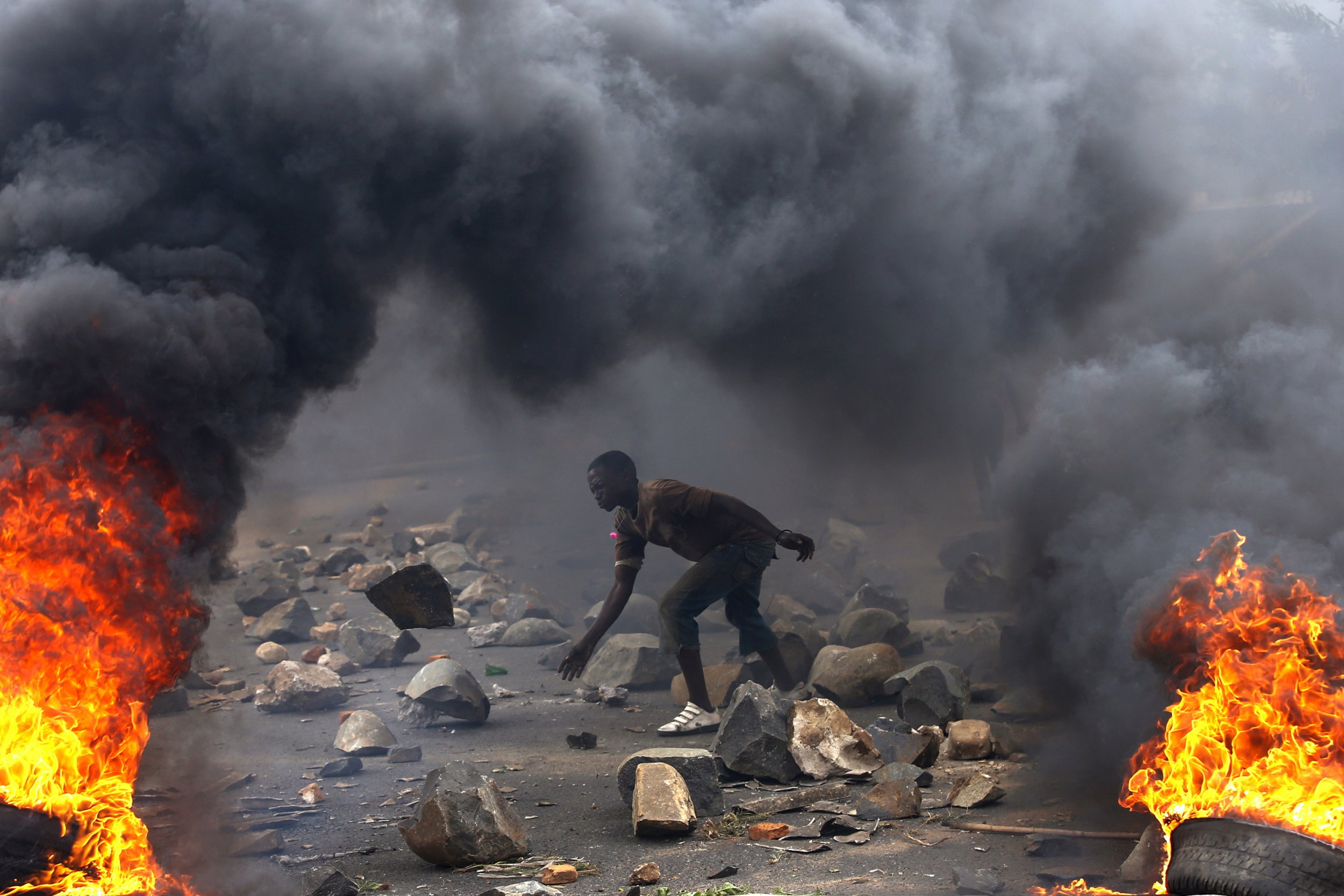 0114_Burundi_protester