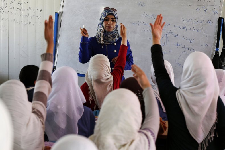01_19_syria_women_02