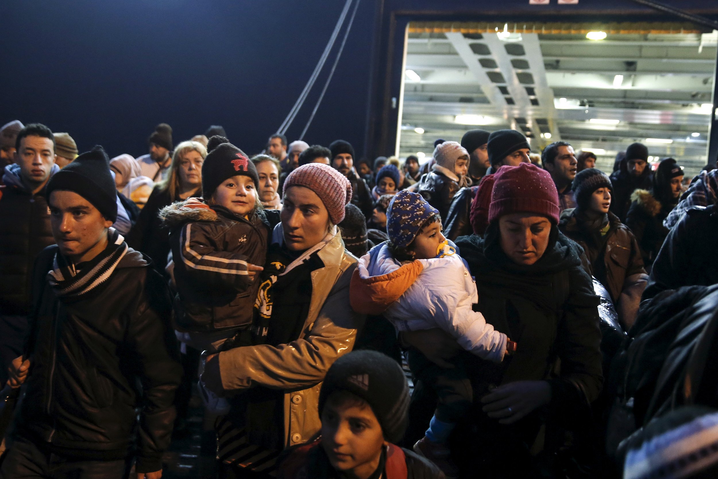 EU Launches Emergency 700 Million Euro Refugee Aid Scheme for Greece