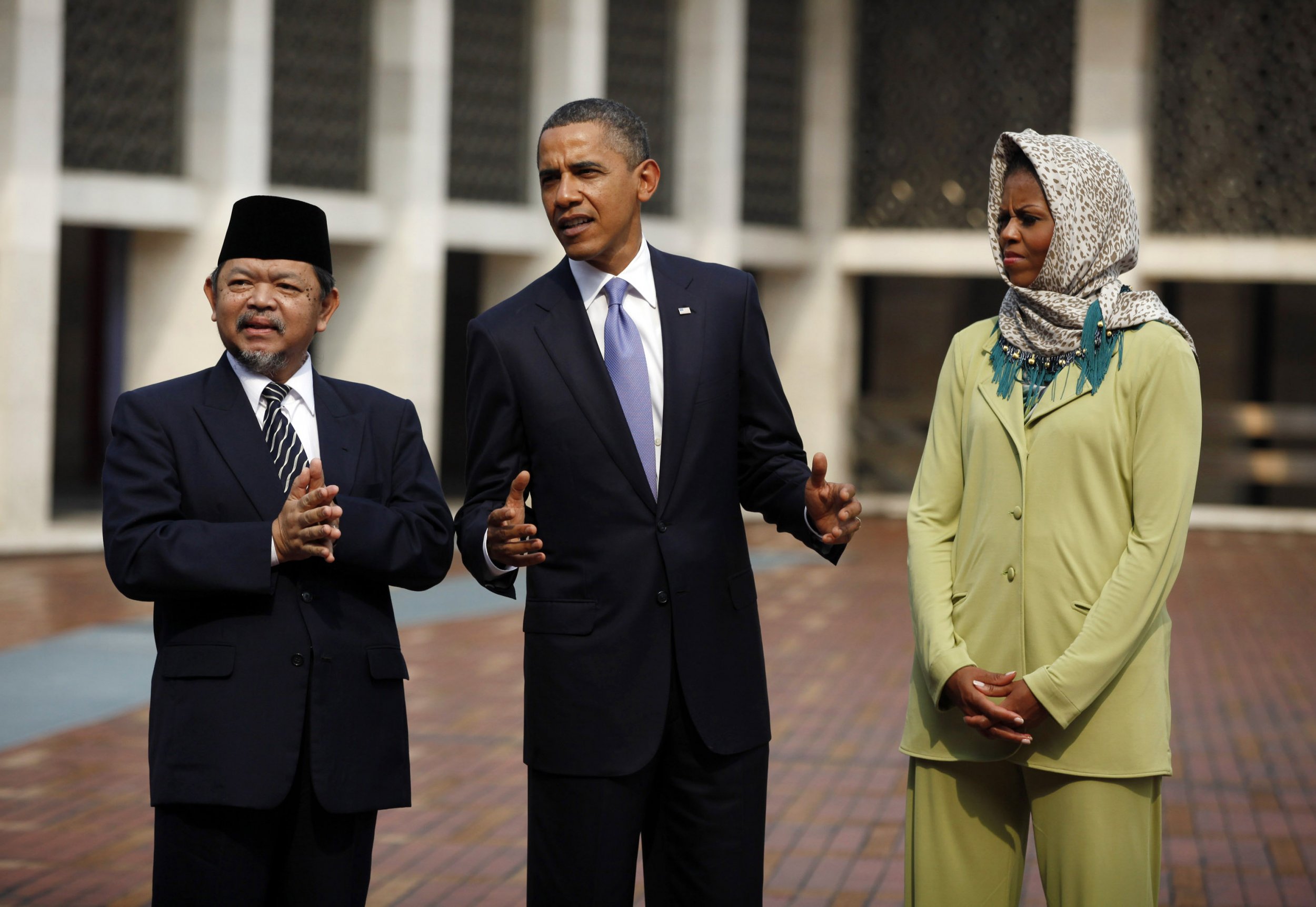 Barack and Michelle Obama look at Indonesian mosque