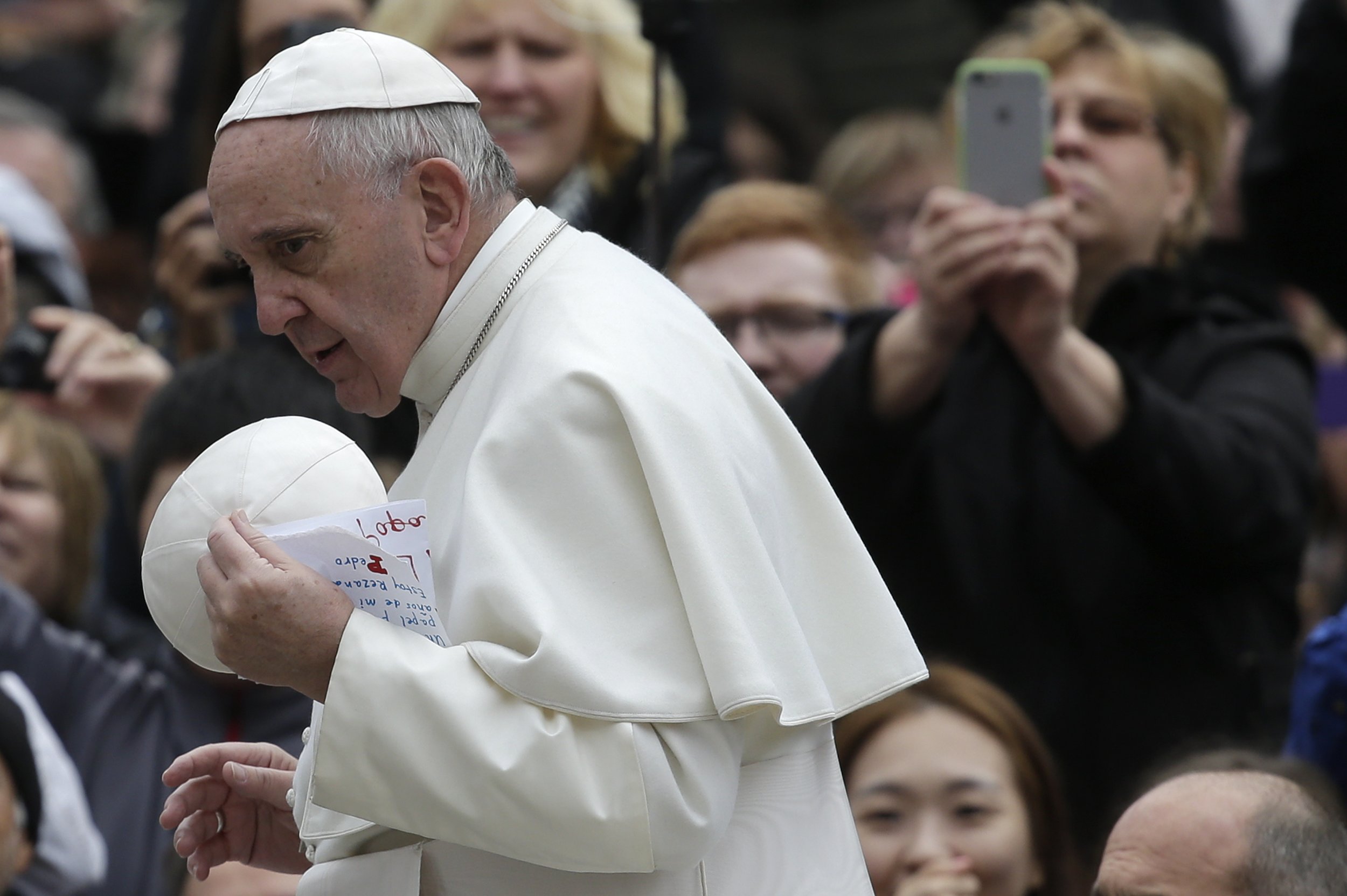pope francis to hold meeting in cuba.