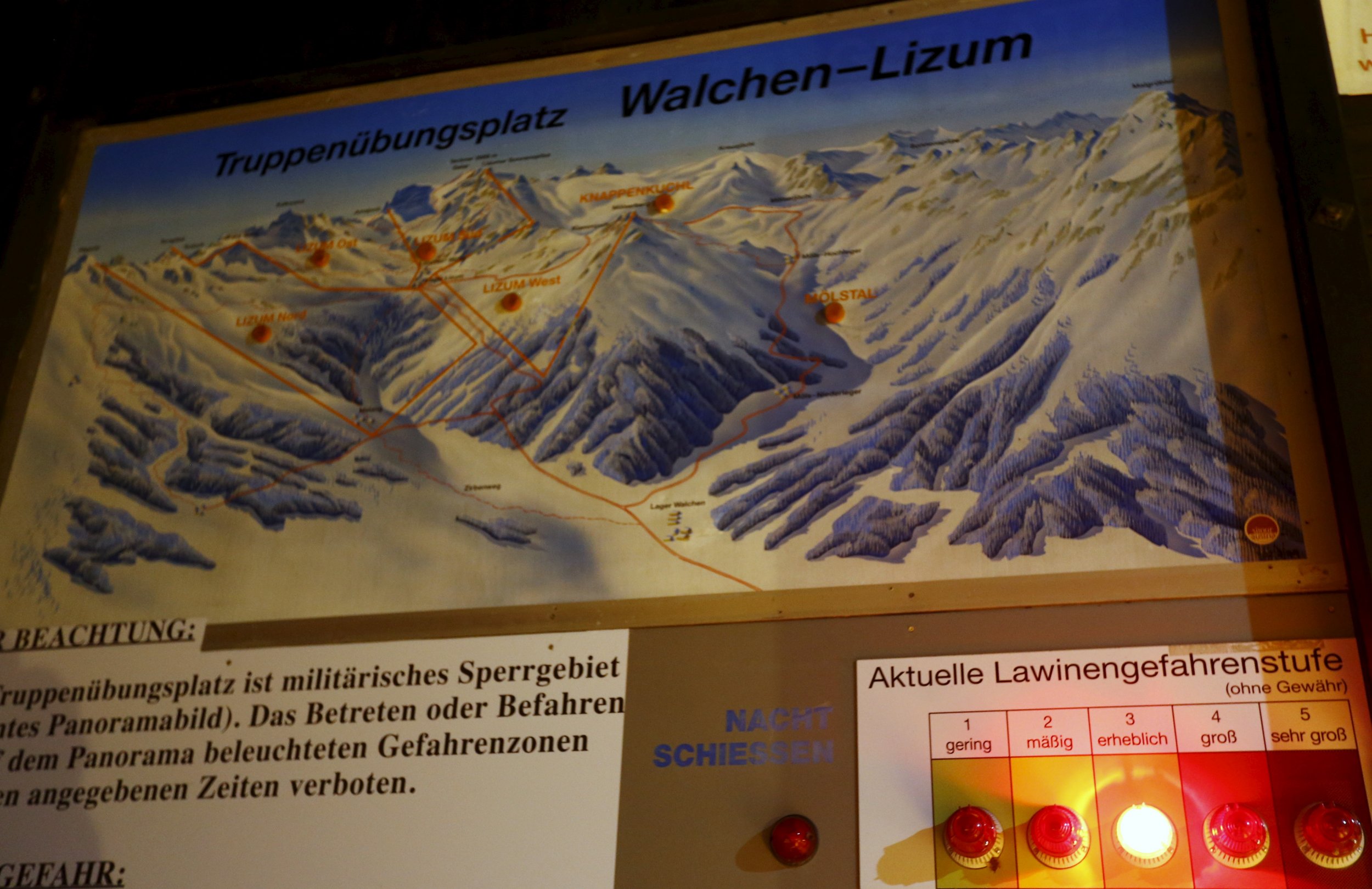0206_avalanche_austria