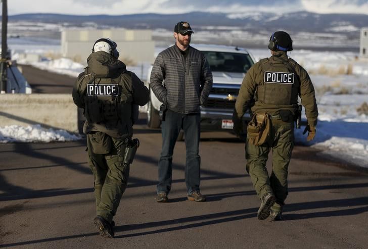 2016-02-11T022716Z_1_LYNXNPEC1A01P_RTROPTP_3_OREGON-MILITIA 2016-02-11T022716Z_1_LYNXNPEC1A01P_RTROPTP_3_OREGON-MILITIA