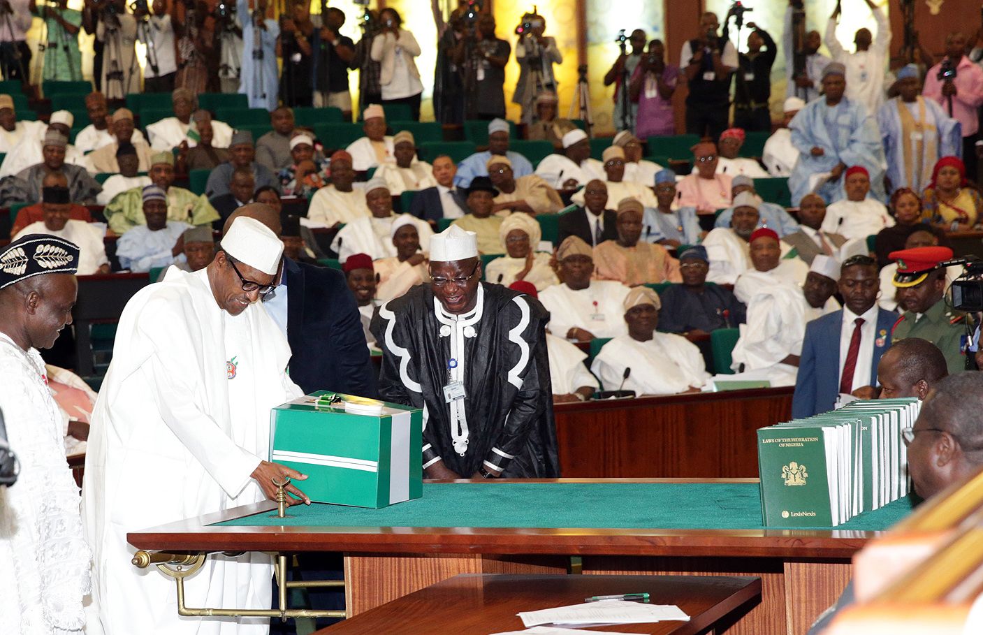 Muhammadu Buhari presents his 2016 budget to the Nigerian Senate.