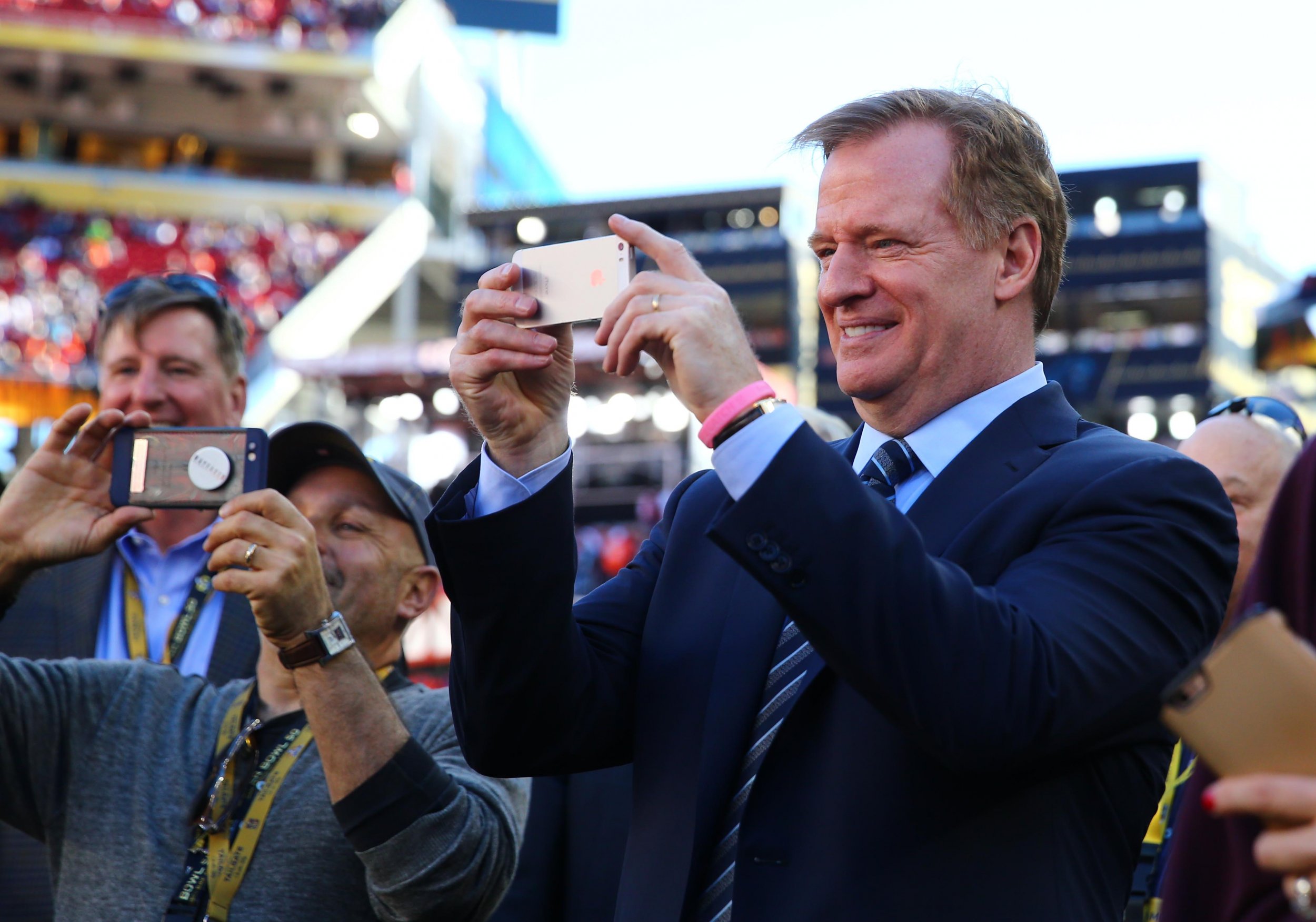 roger goodell salary and nfl revenue 2015