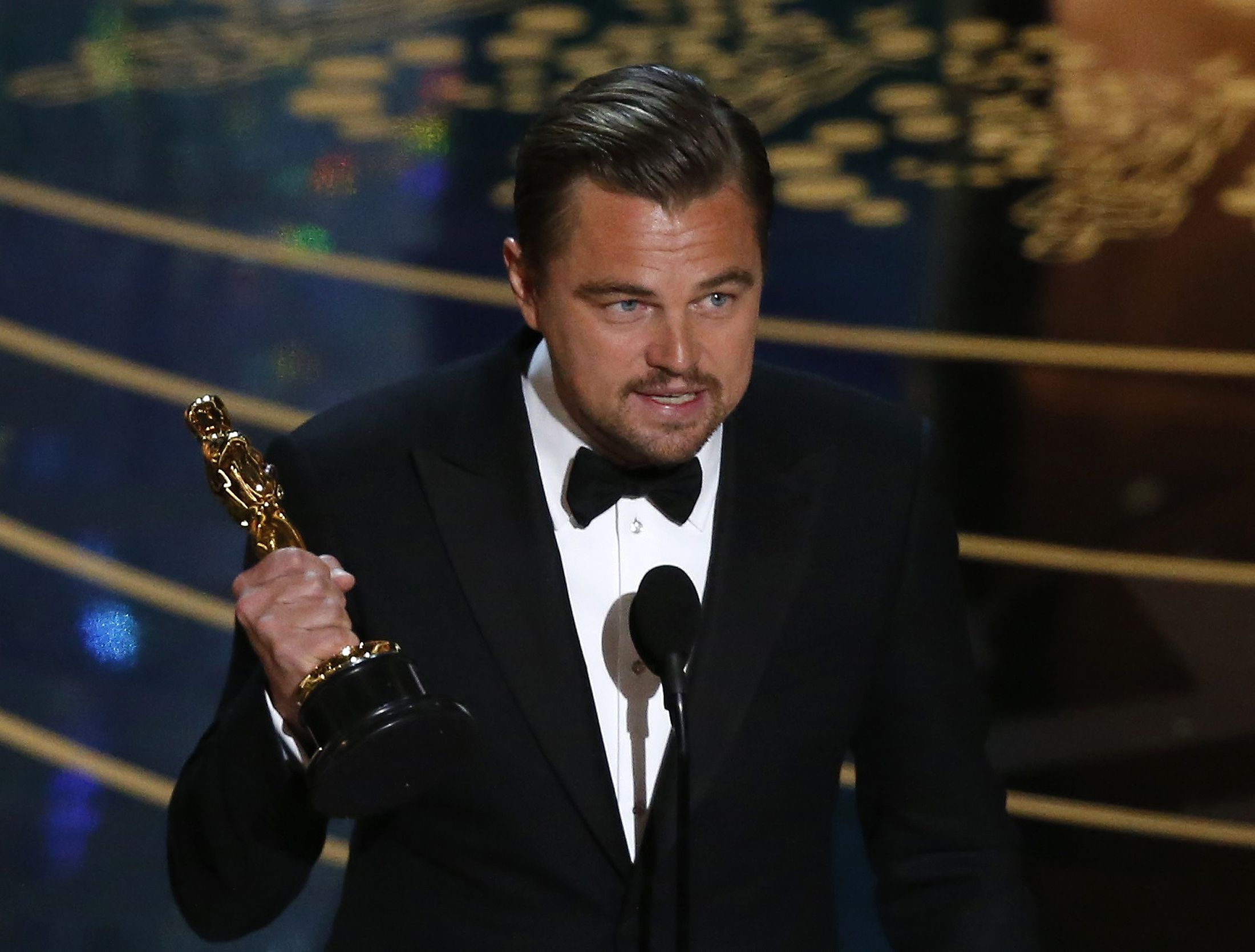 Leonardo DiCaprio wins Oscar