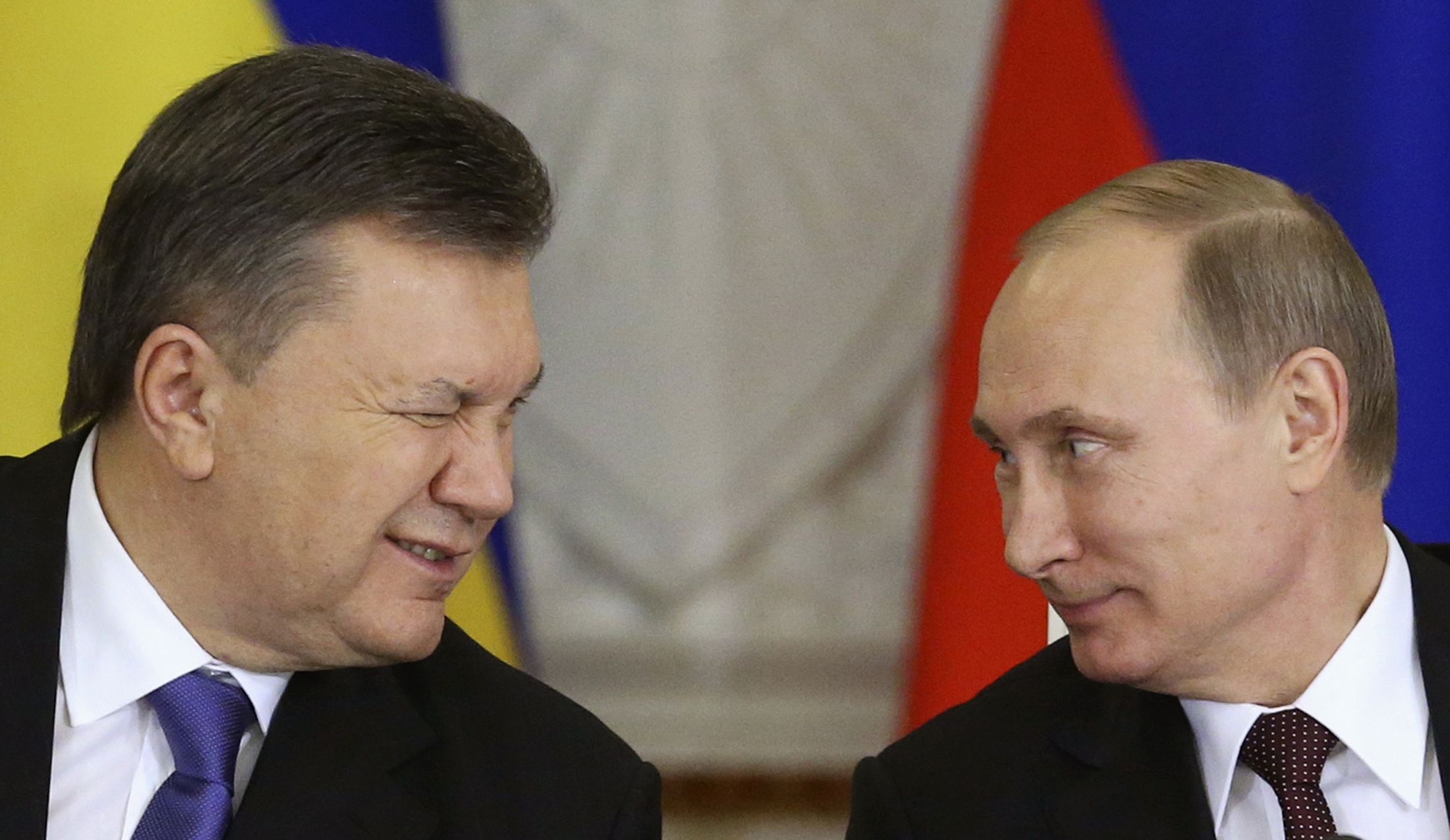 Yanukovych winks at Putin