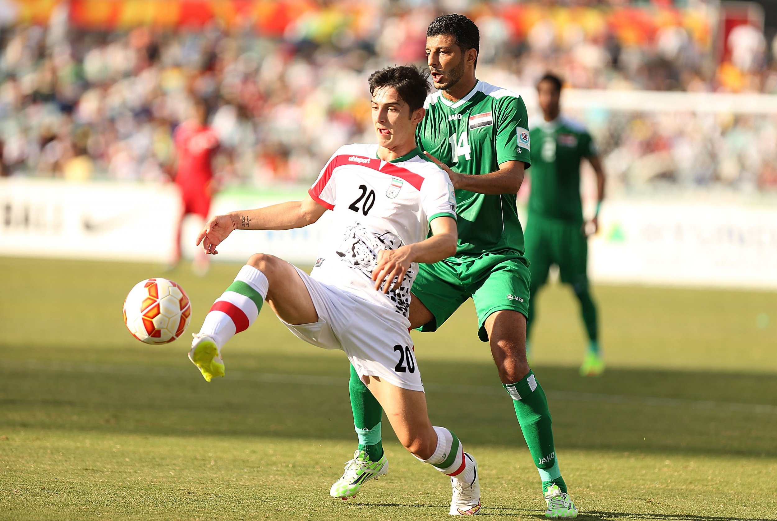 Футбол иран премьер лига. Sardar Azmoun Iranian. Iranian Football. Iran Football Players. Sardar-Azmoun-Interview-Iran.