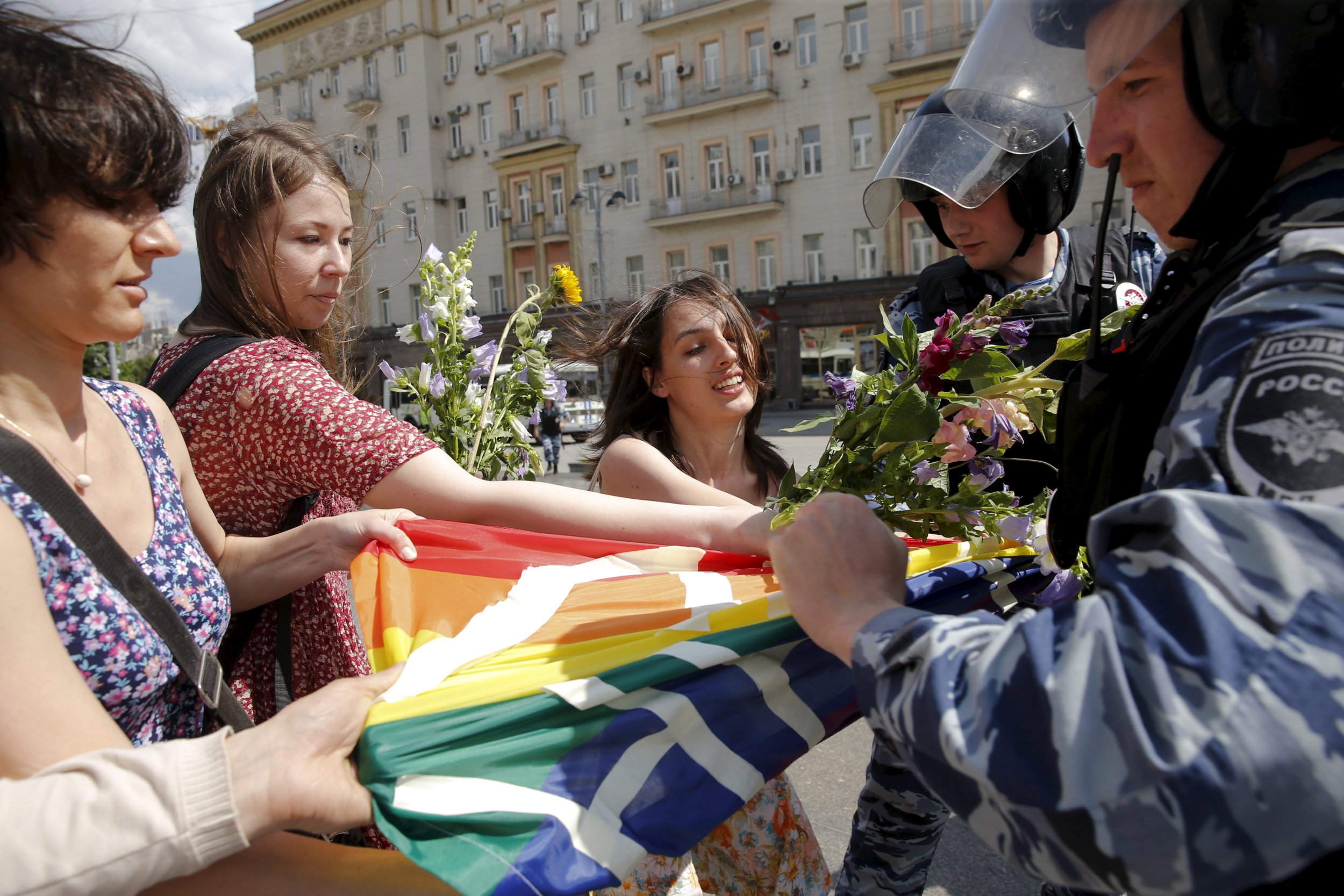 LGBT protesters hassled by Russian police