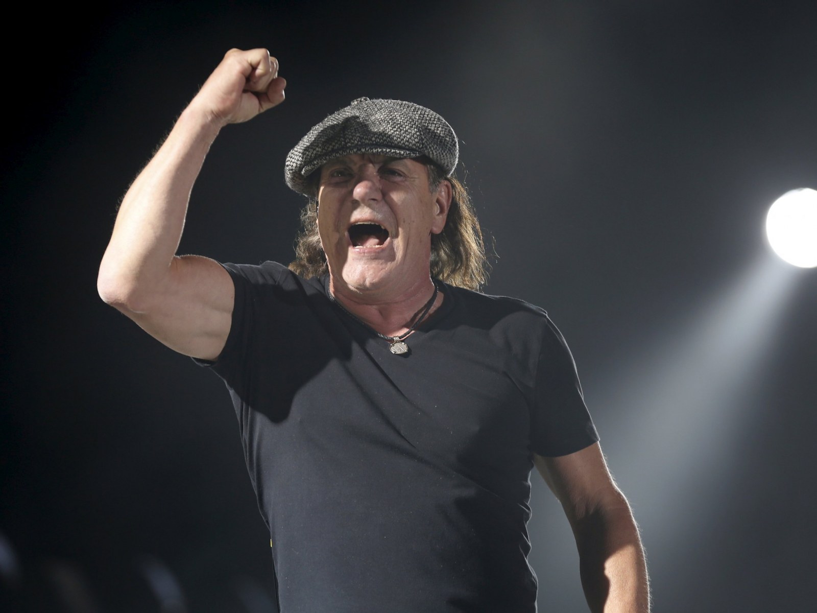 Frost Husk Læsbarhed AC/DC Postpones Rest of U.S. Tour After Singer Brian Johnson Warned He  Could Go Deaf