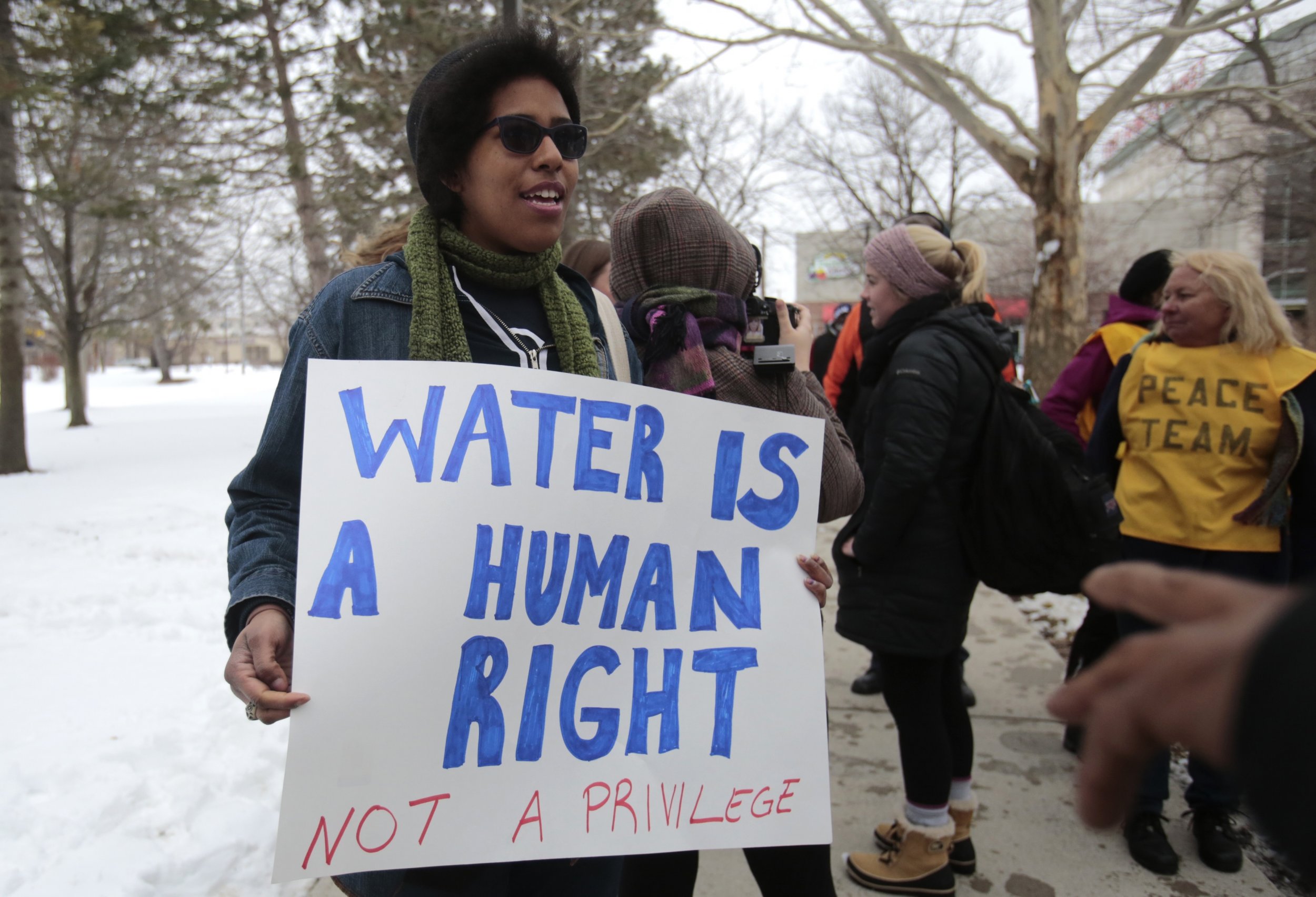 flint-families-sue-michigan-governor-over-water-crisis