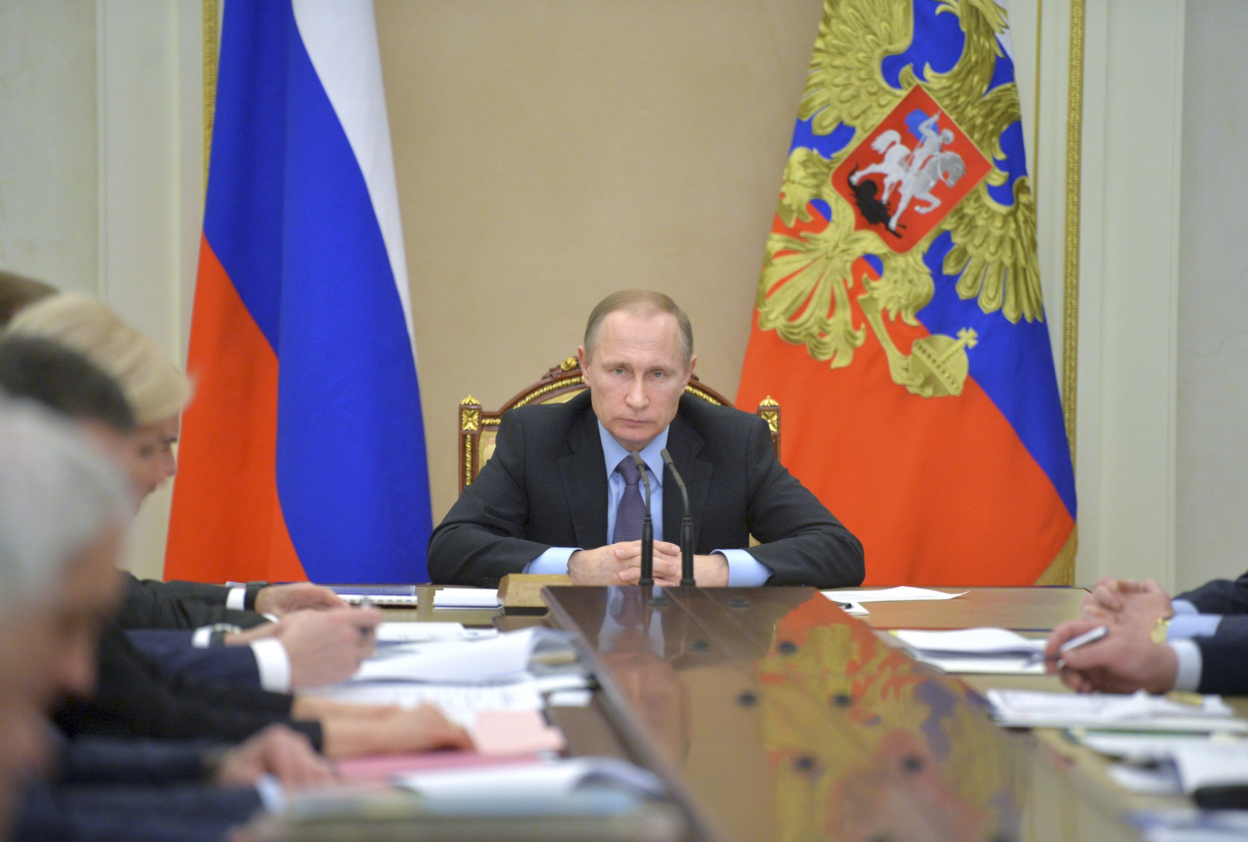 Putin chairs Kremlin meeting