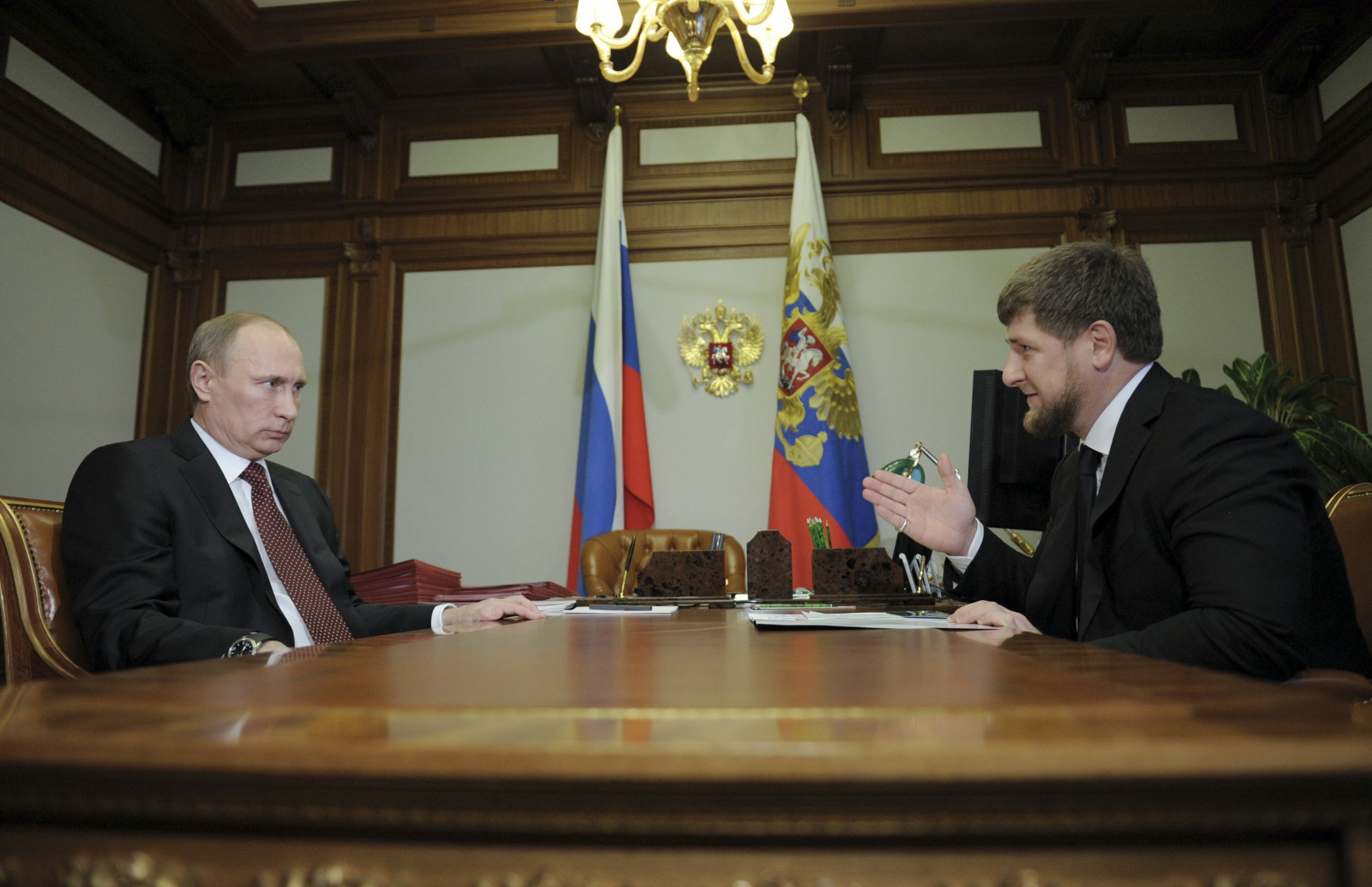 Putin glares at Kadyrov