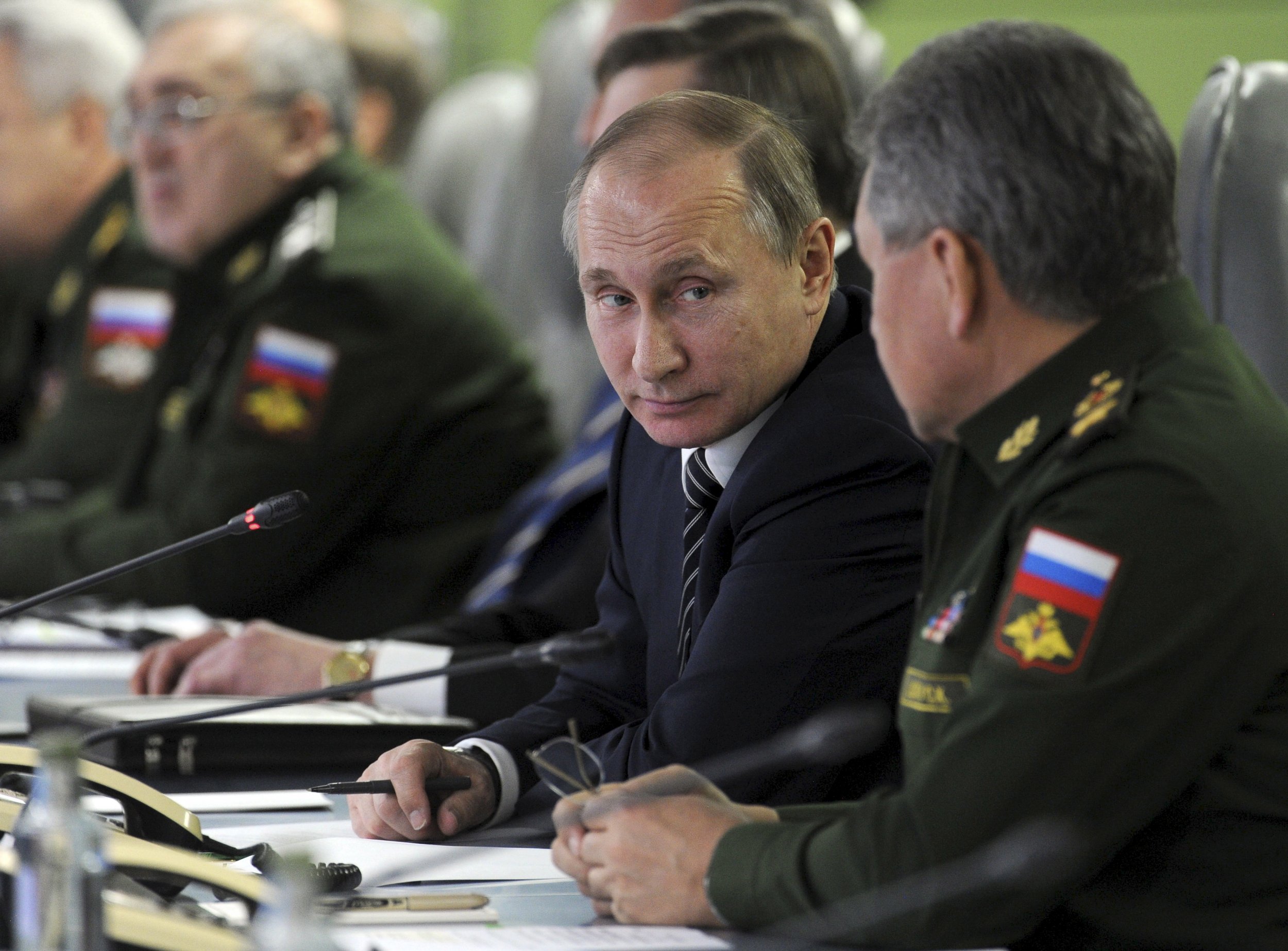 Putin and Shoigu talk