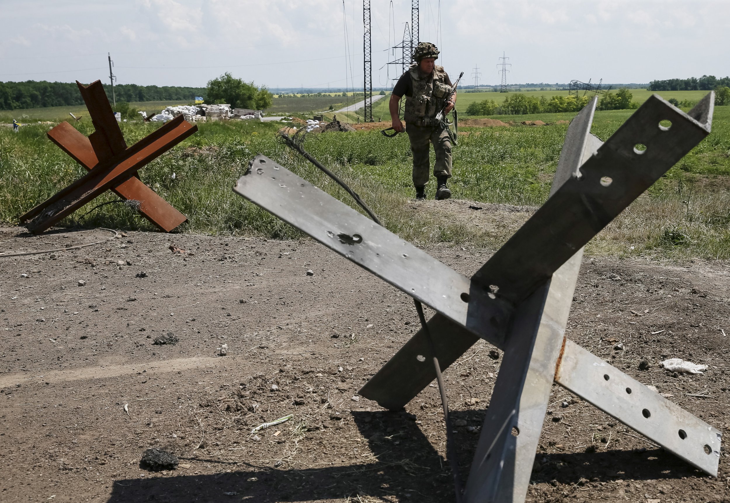 Ukraine soldier on the border