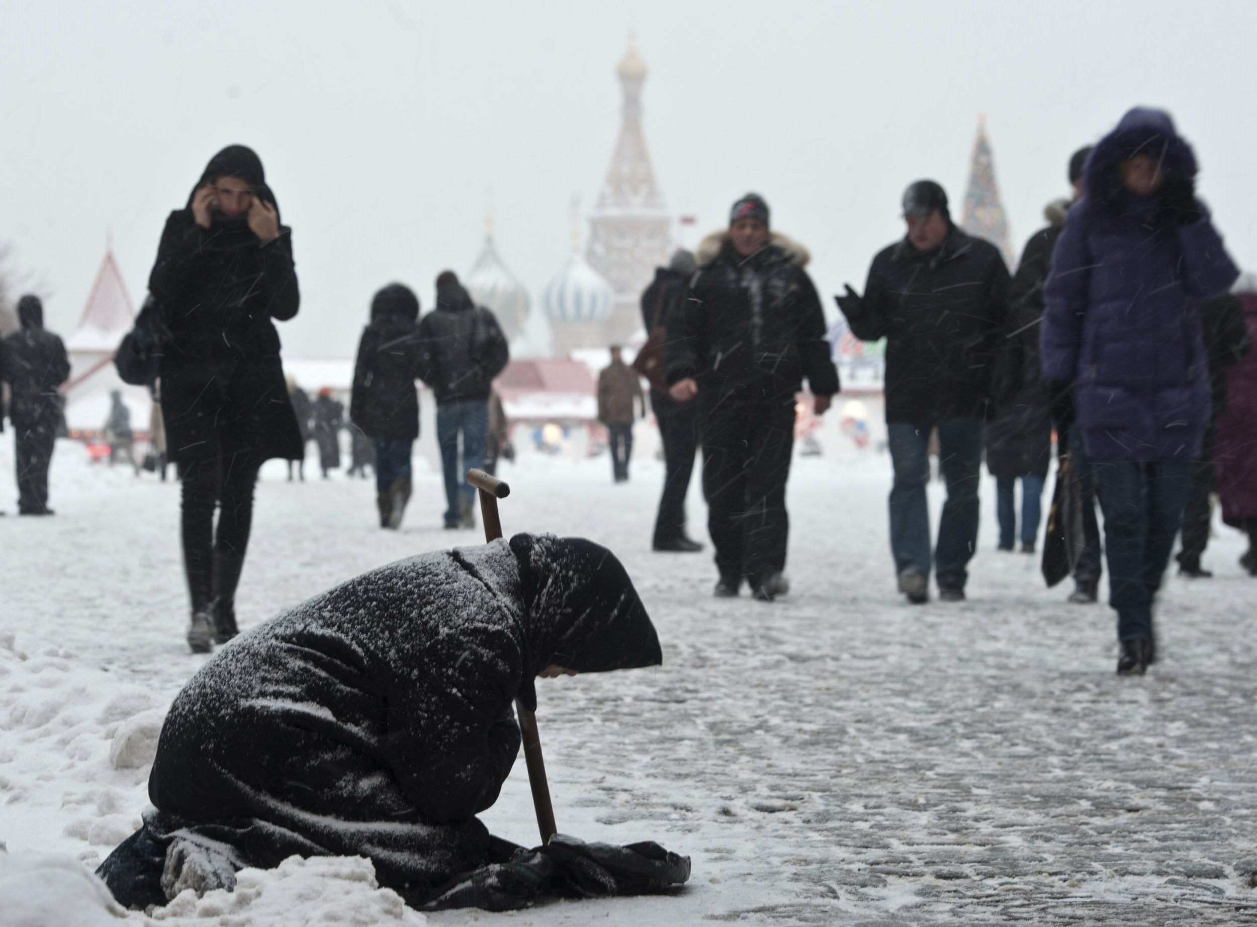 бедные в москве