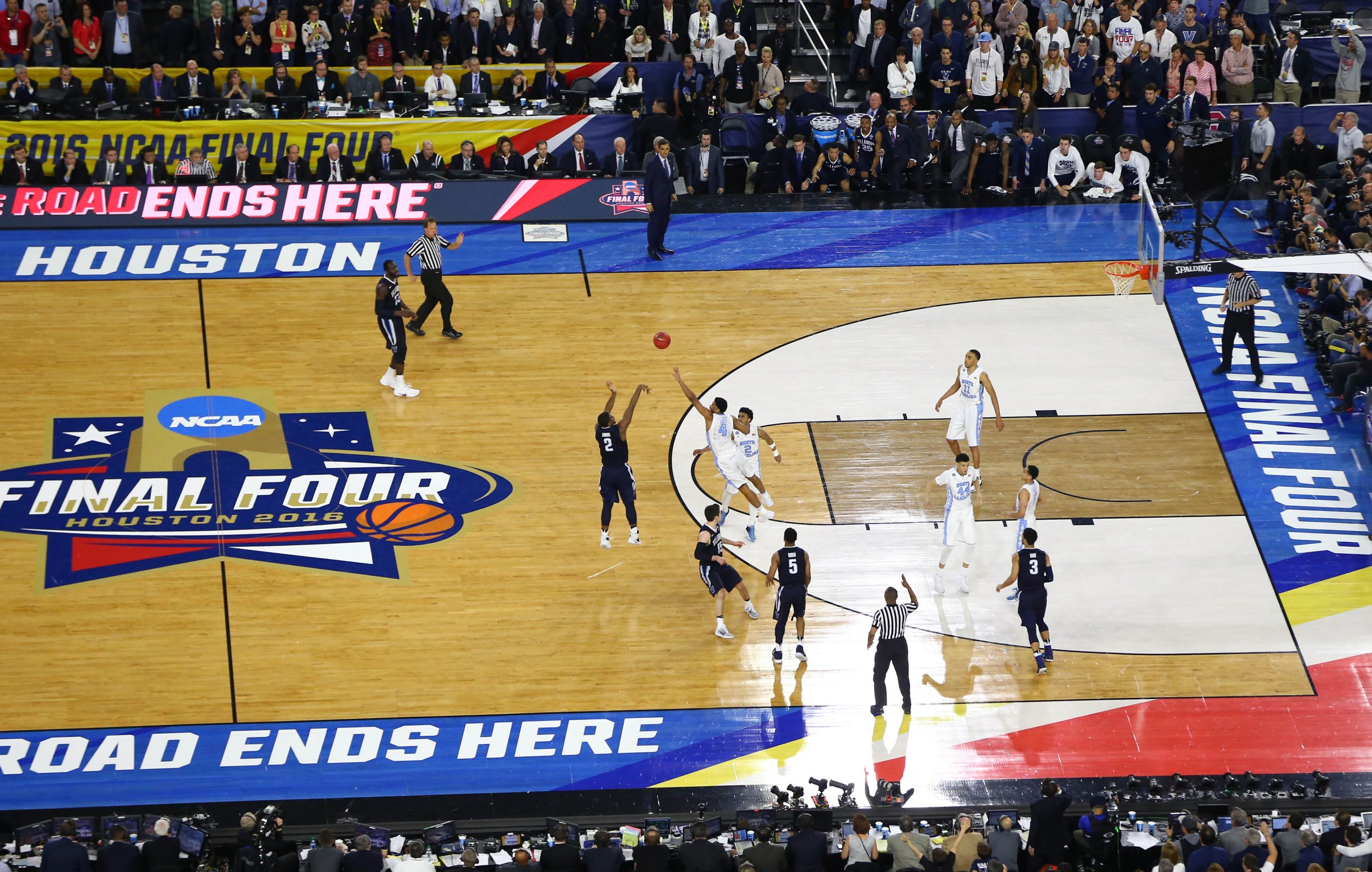 Villanova Pulls out Win over North Carolina With Buzzer Beater Three Pointer