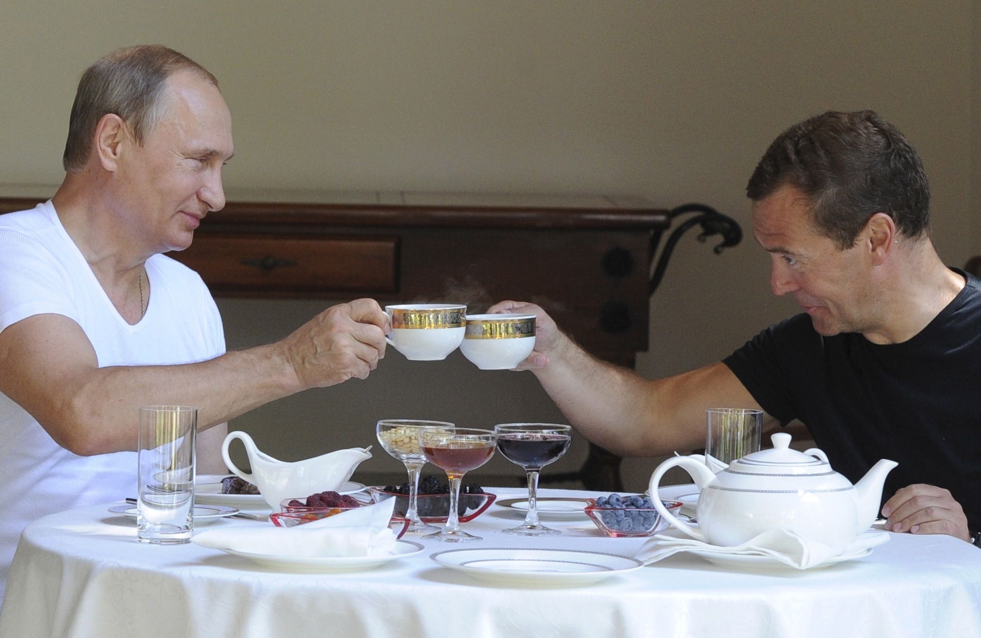 Putin and Medvedev have coffee